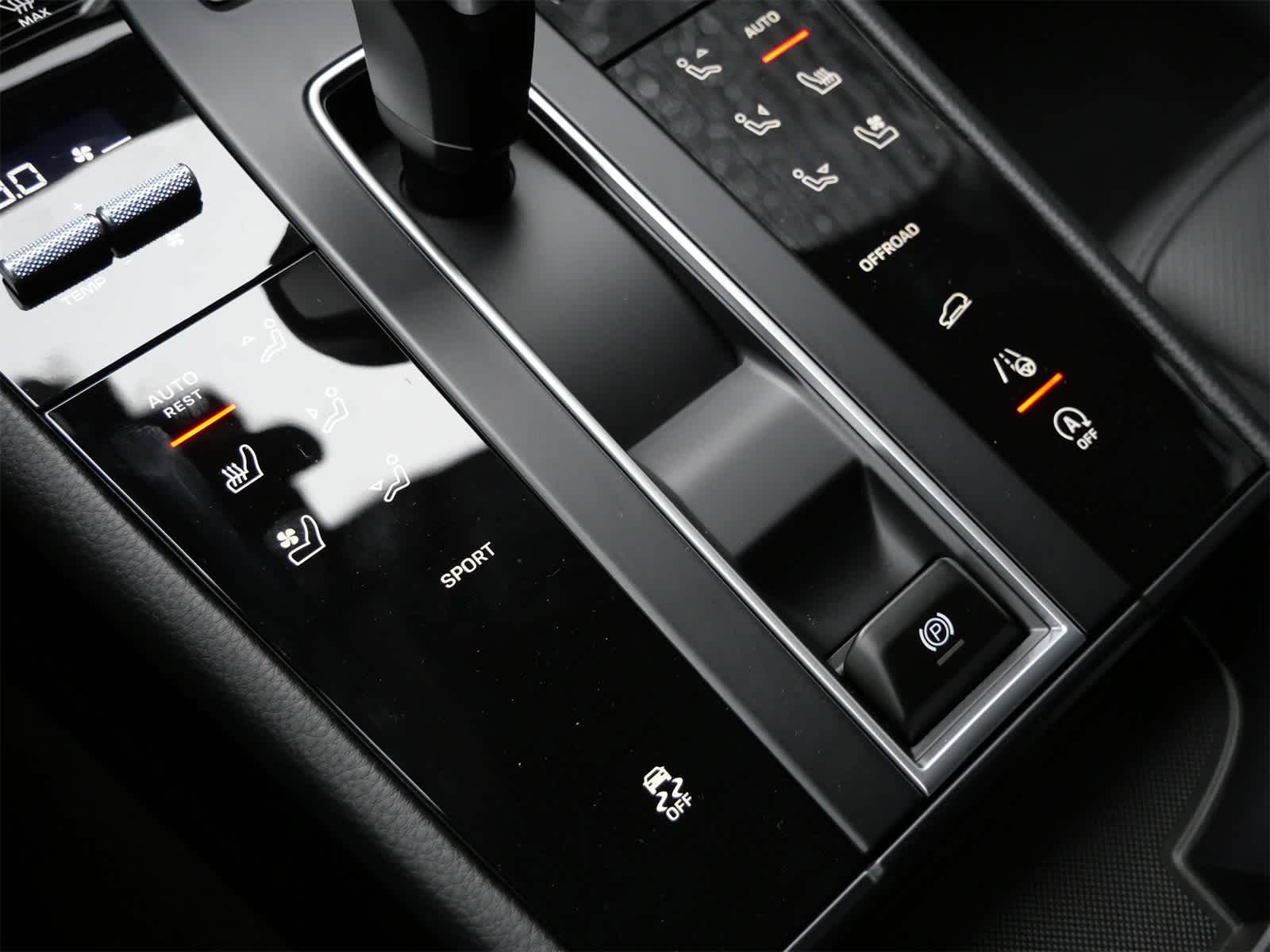 Thumbnail: 2026 Porsche Macan - 16