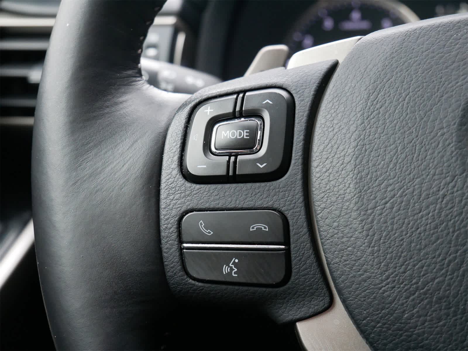 Thumbnail: 2019 Lexus IS - 15