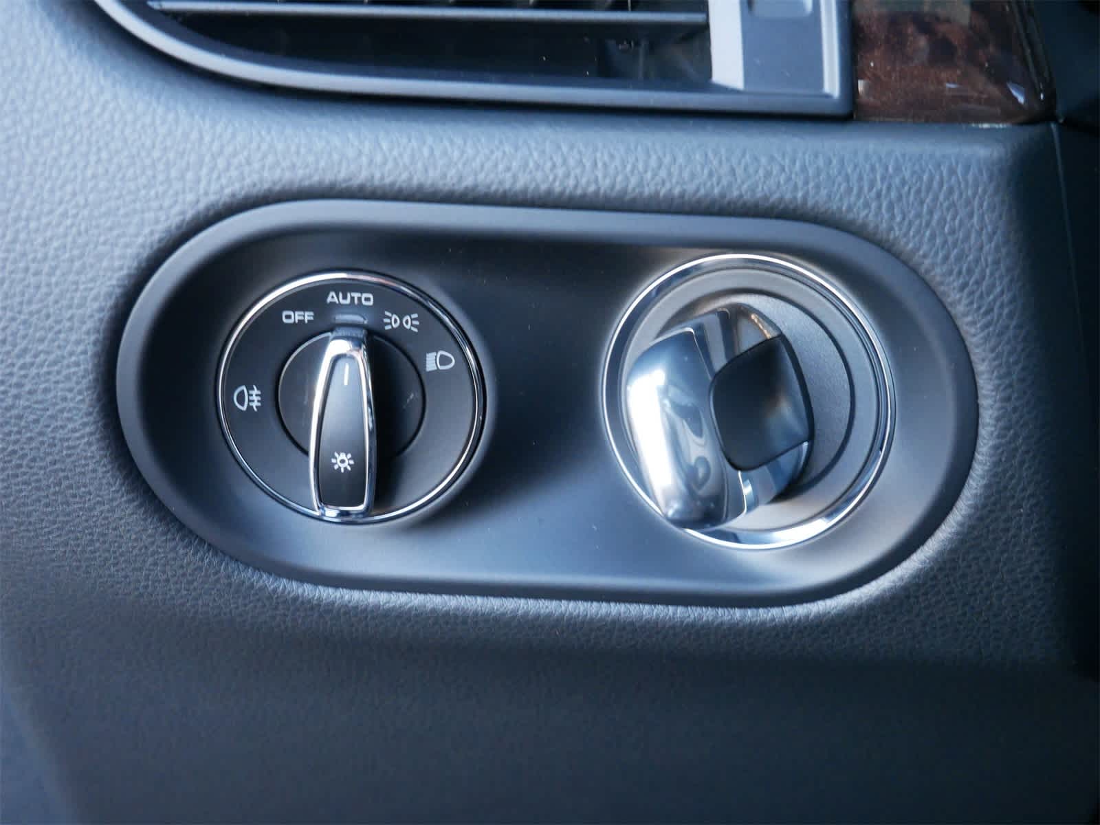 Thumbnail: 2026 Porsche Macan - 16