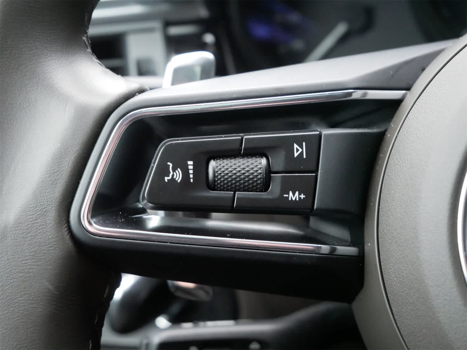 Thumbnail: 2025 Porsche Macan - 18