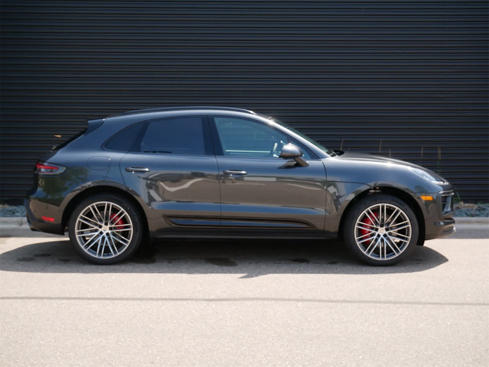 Thumbnail: 2025 Porsche Macan - 25