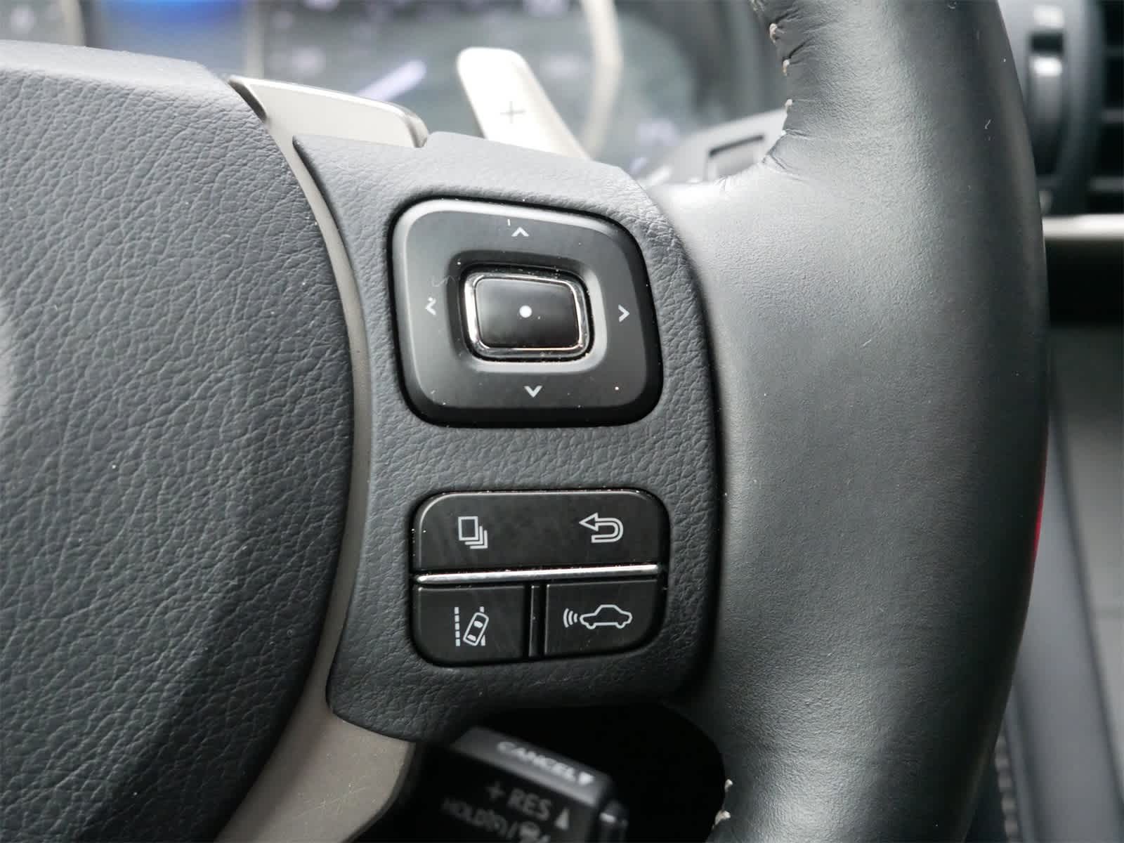 Thumbnail: 2019 Lexus IS - 16