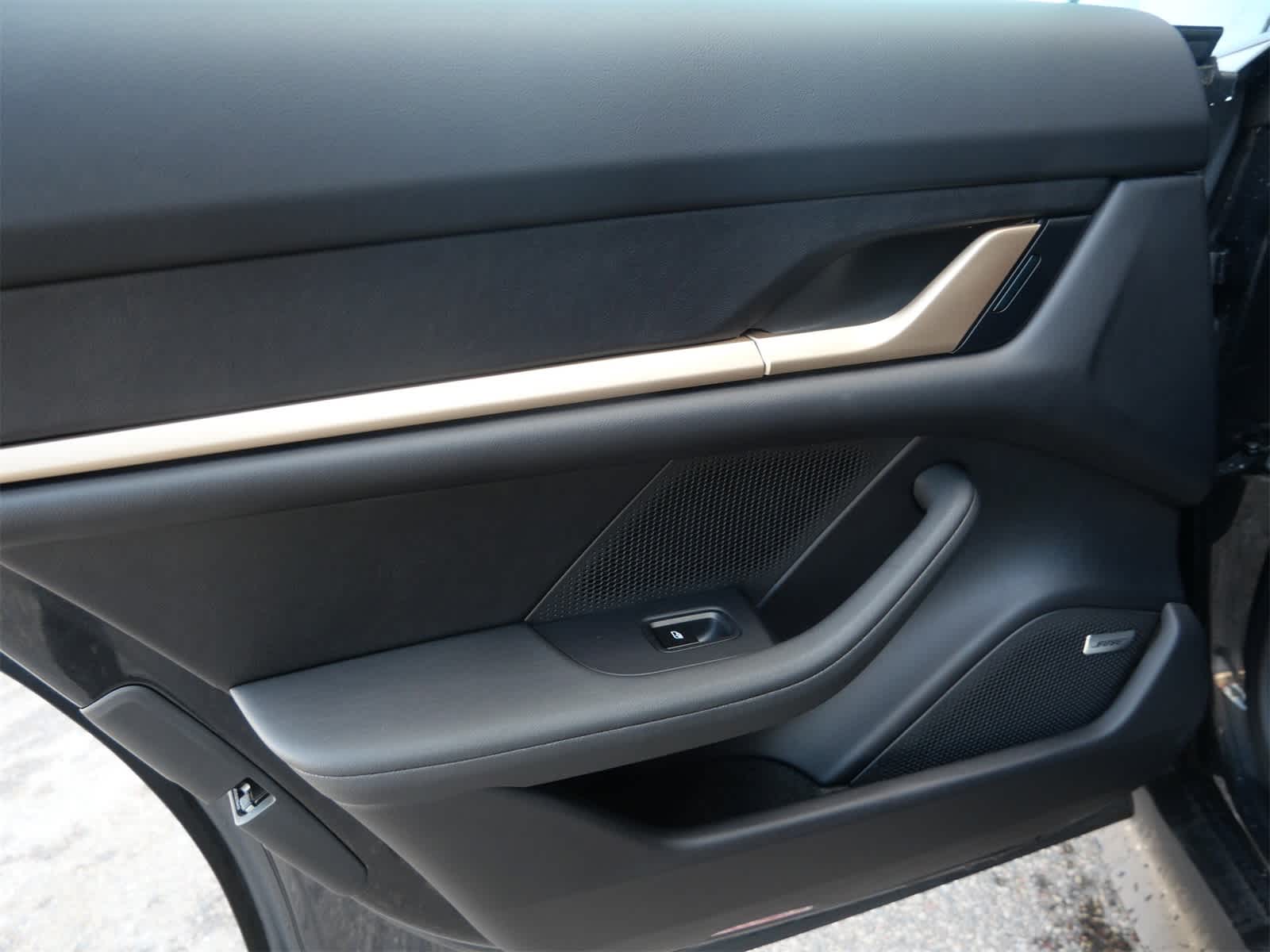 Thumbnail: 2025 Porsche Taycan - 12