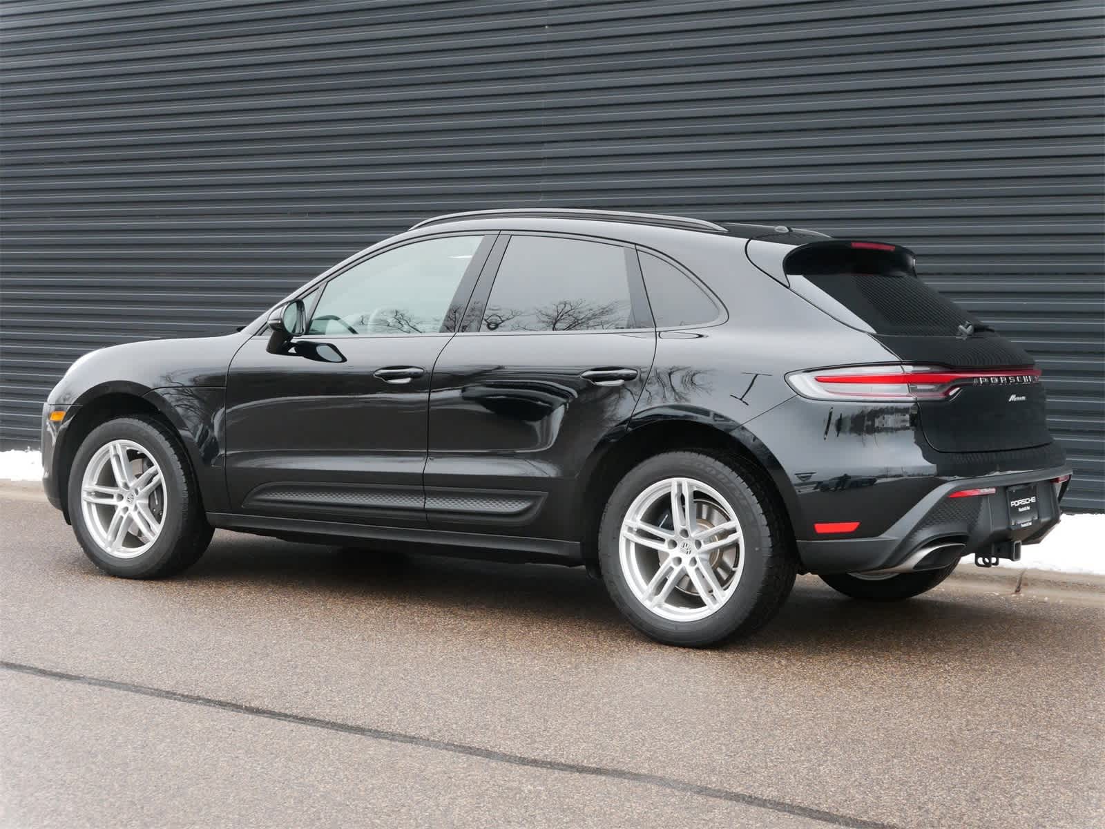 Thumbnail: 2025 Porsche Macan - 3