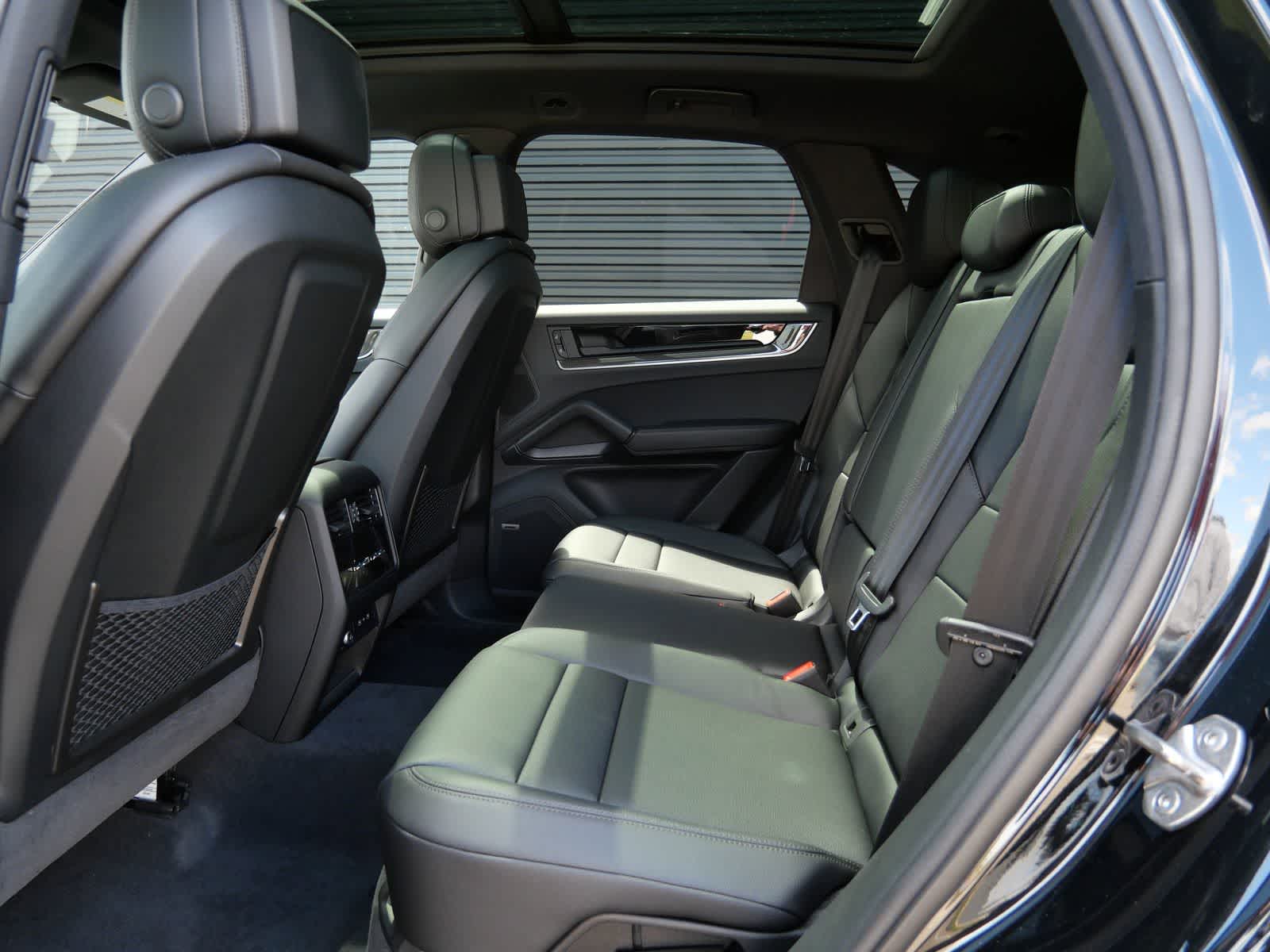 Thumbnail: 2026 Porsche Cayenne - 11