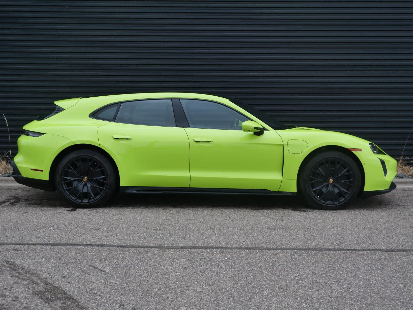 Thumbnail: 2022 Porsche Taycan - 28