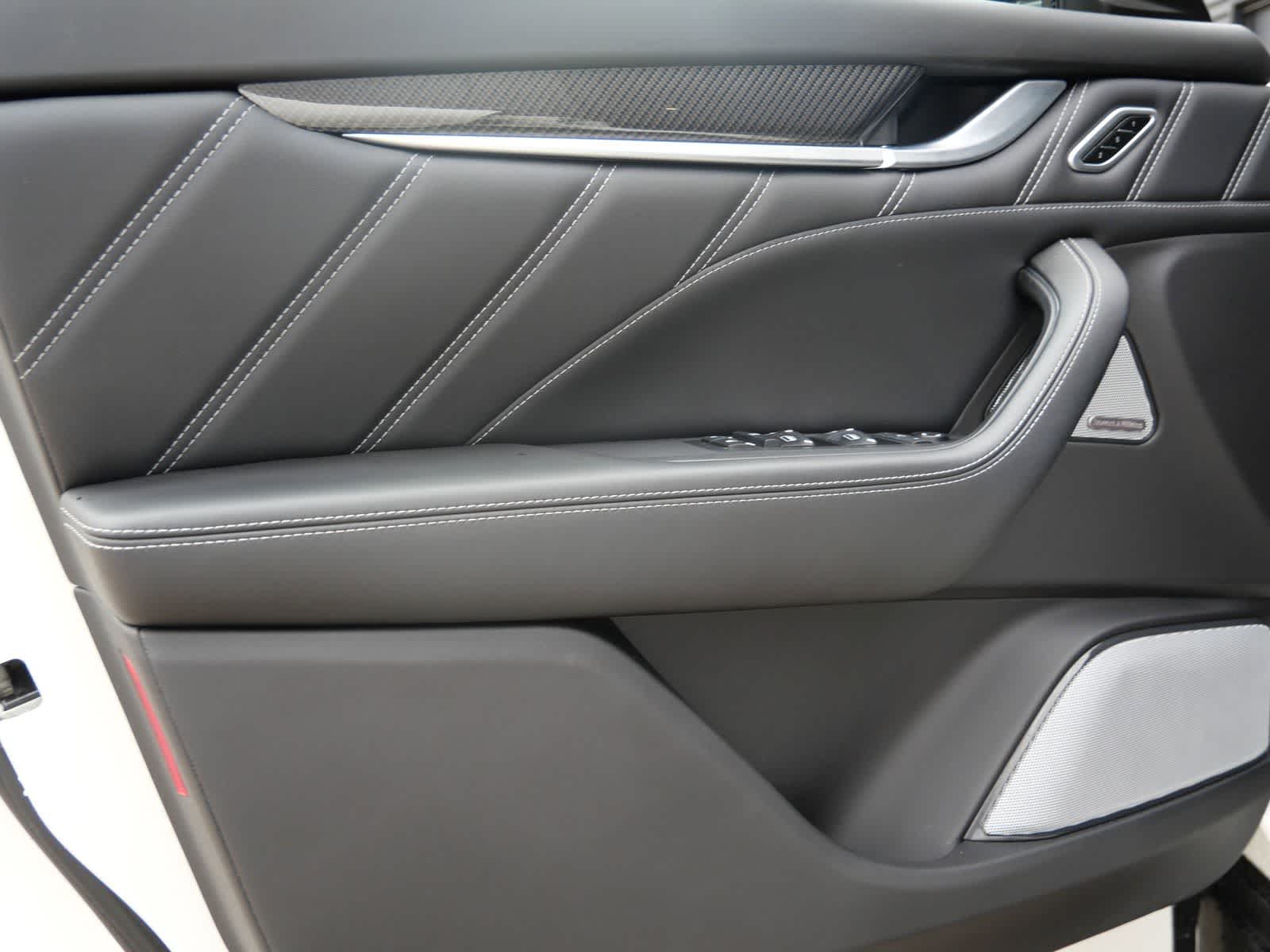 Thumbnail: 2022 Maserati Levante - 8