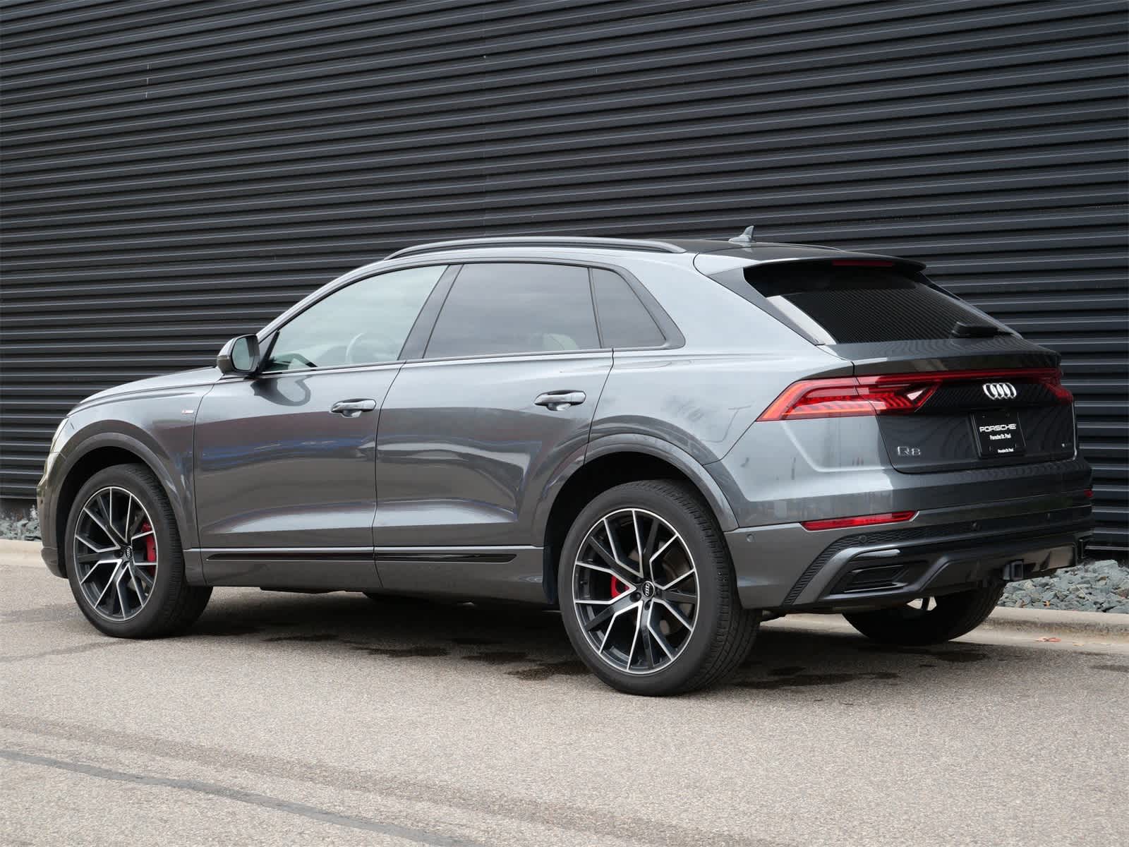 Thumbnail: 2021 Audi Q8 - 3