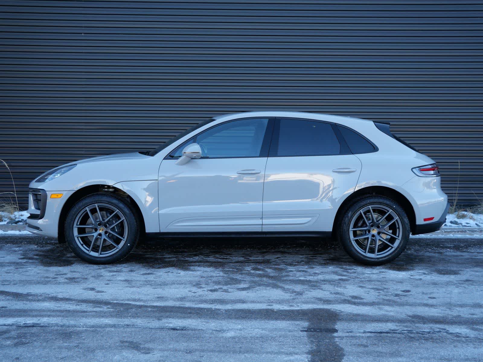 Thumbnail: 2026 Porsche Macan - 2