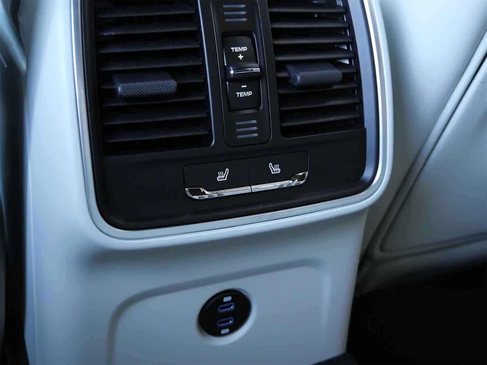 Thumbnail: 2026 Porsche Macan - 10