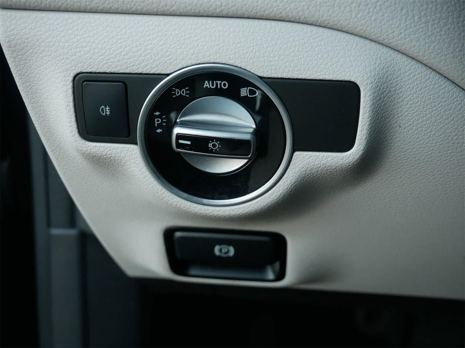 Thumbnail: 2015 Mercedes-Benz CLA - 10