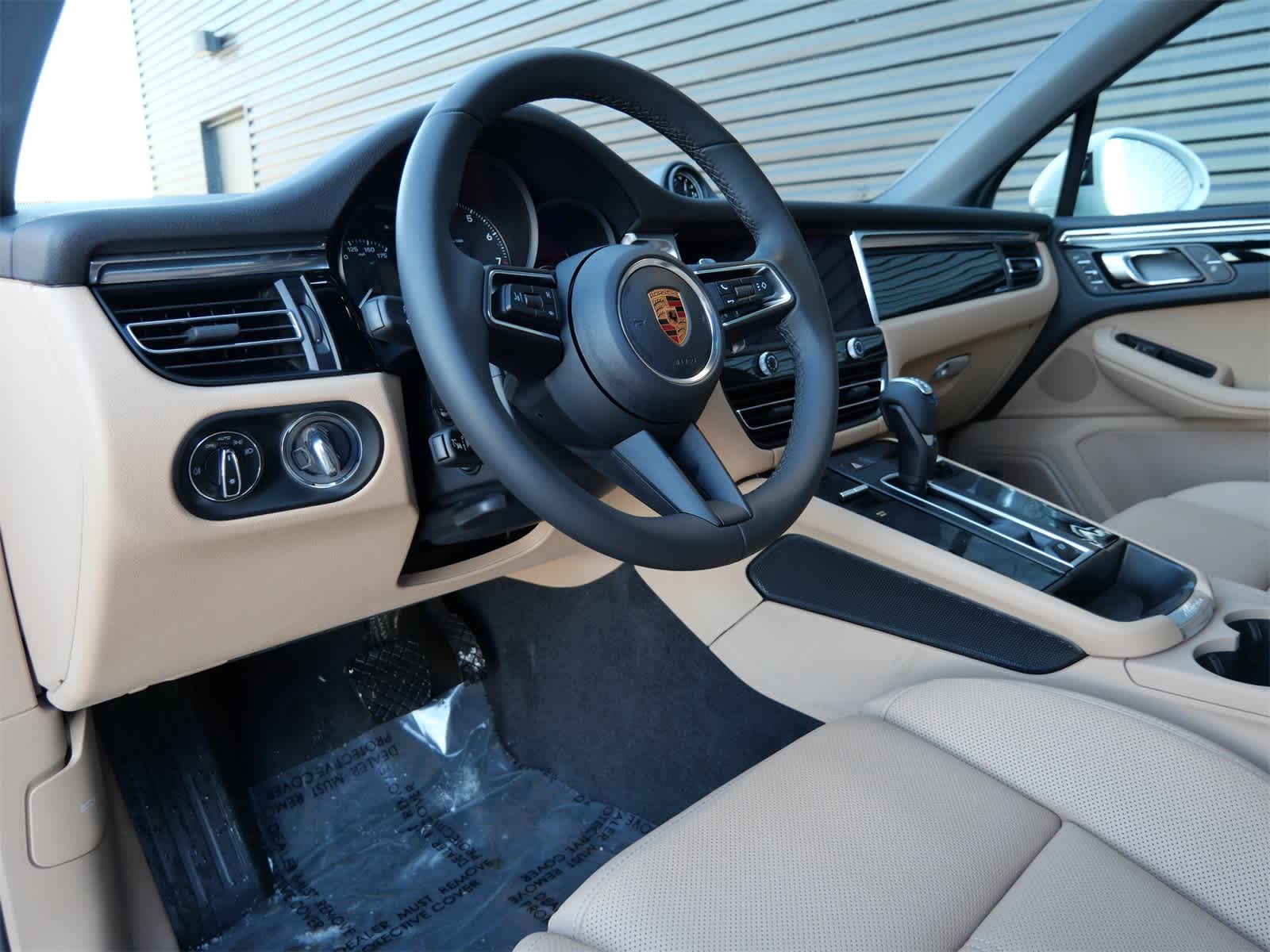 Thumbnail: 2026 Porsche Macan - 4