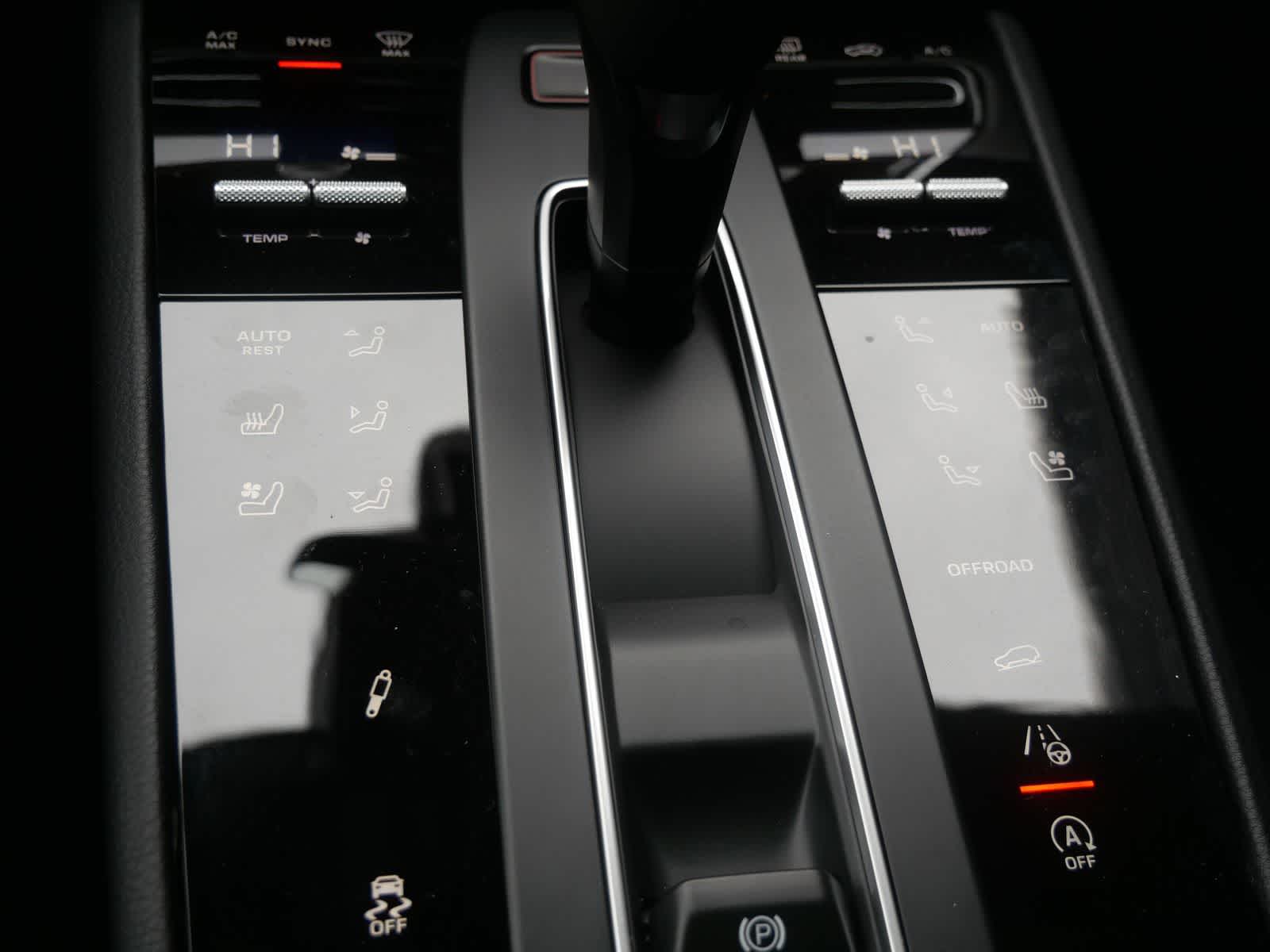 Thumbnail: 2026 Porsche Macan - 26