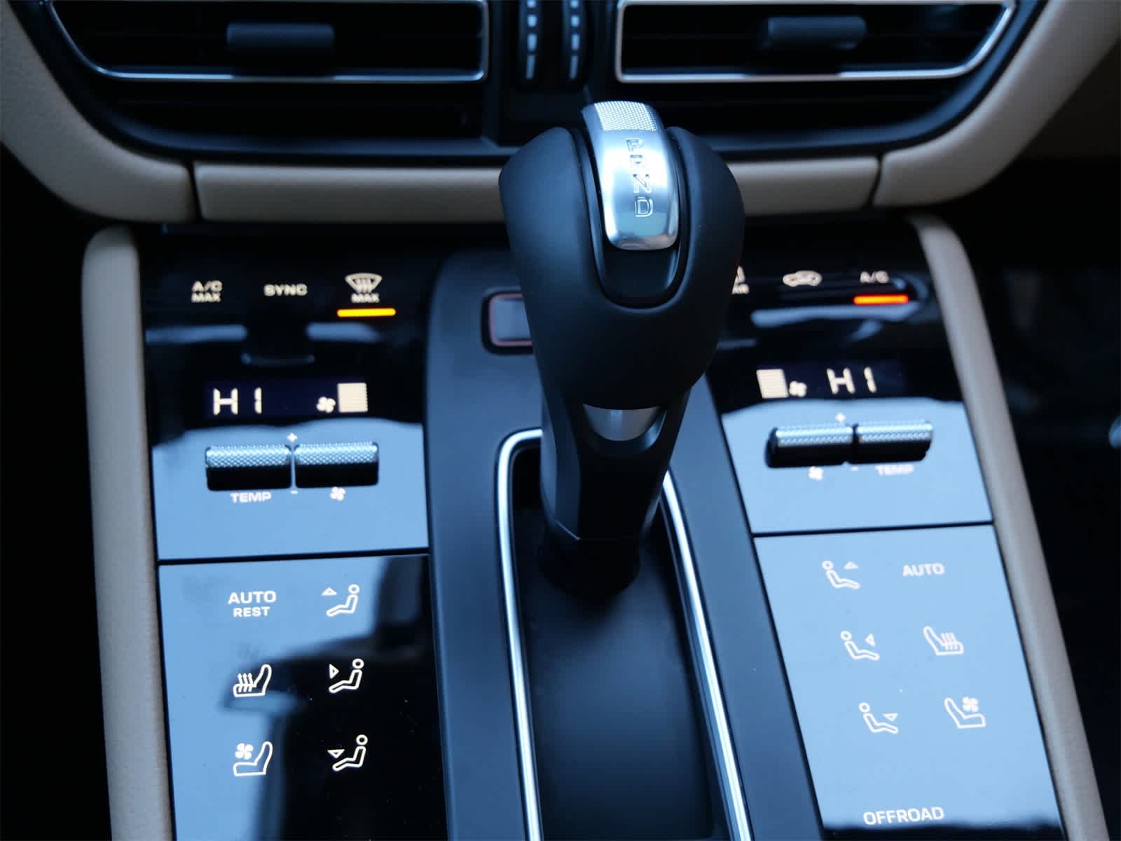 Thumbnail: 2026 Porsche Macan - 24