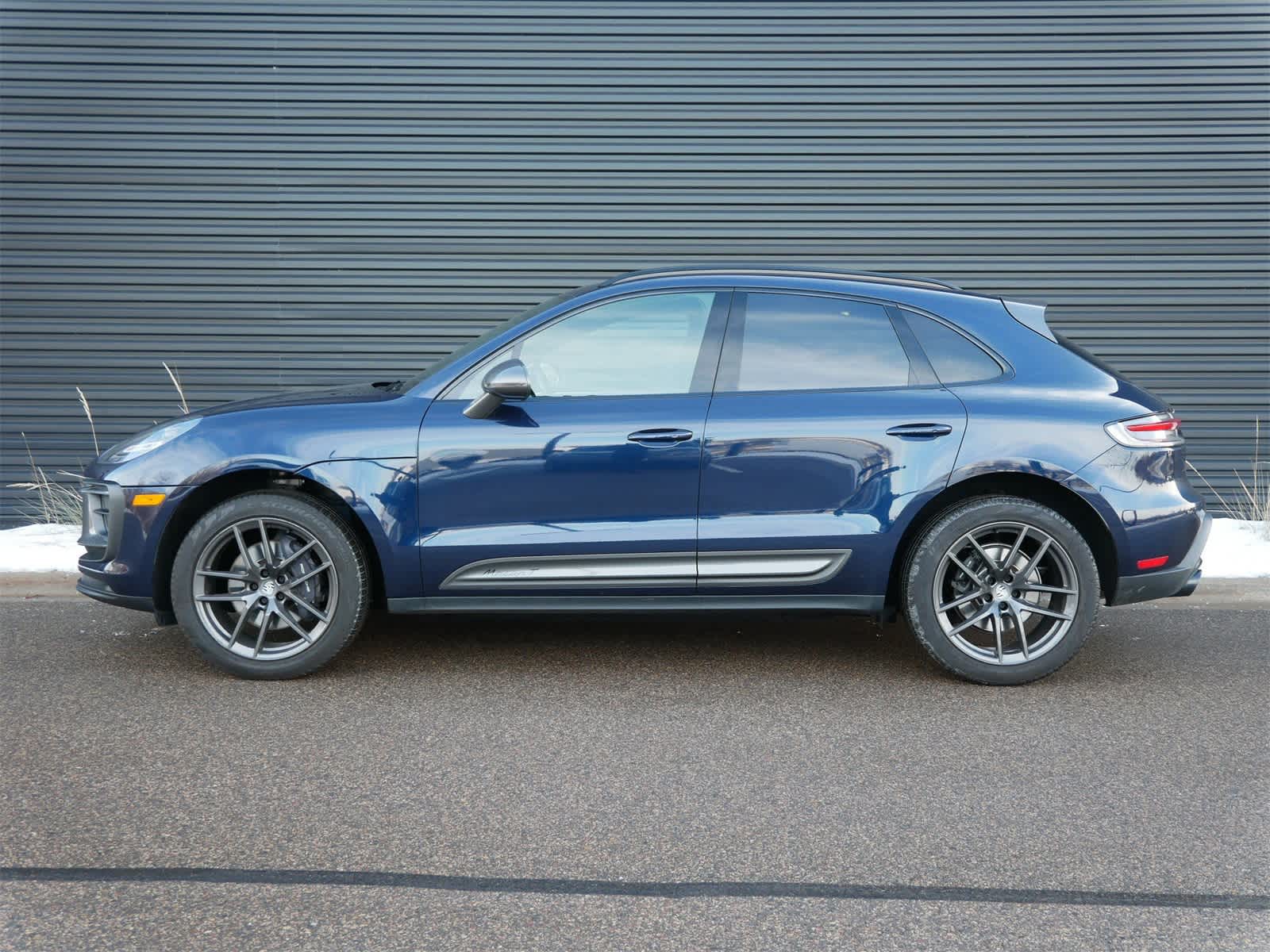 Thumbnail: 2023 Porsche Macan - 2