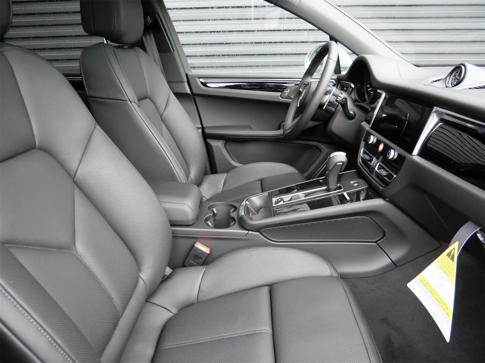 Thumbnail: 2026 Porsche Macan - 29