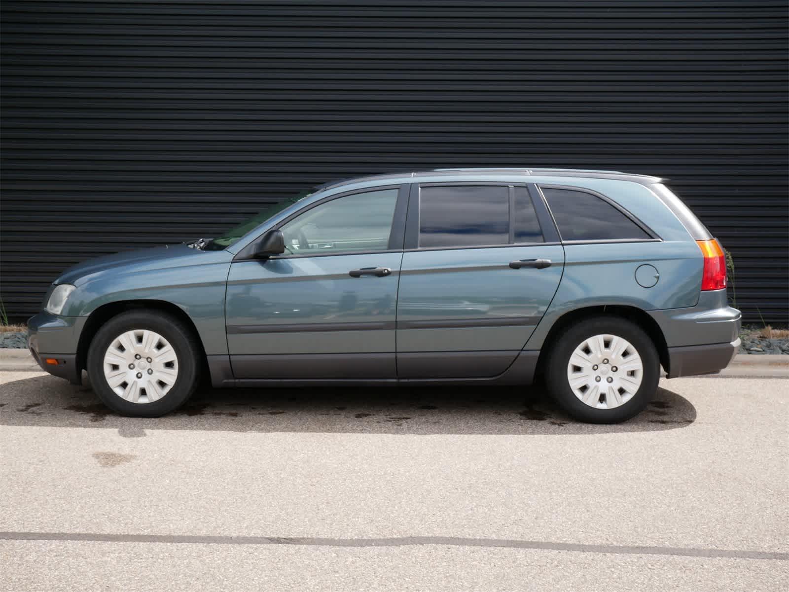 Thumbnail: 2006 Chrysler Pacifica - 2
