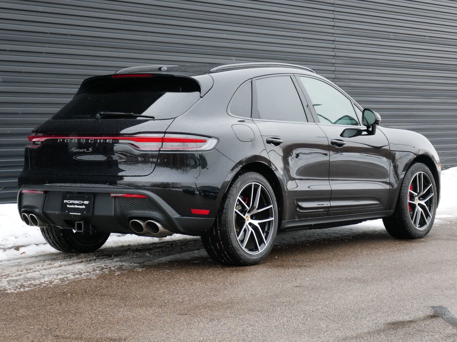 Thumbnail: 2025 Porsche Macan - 23