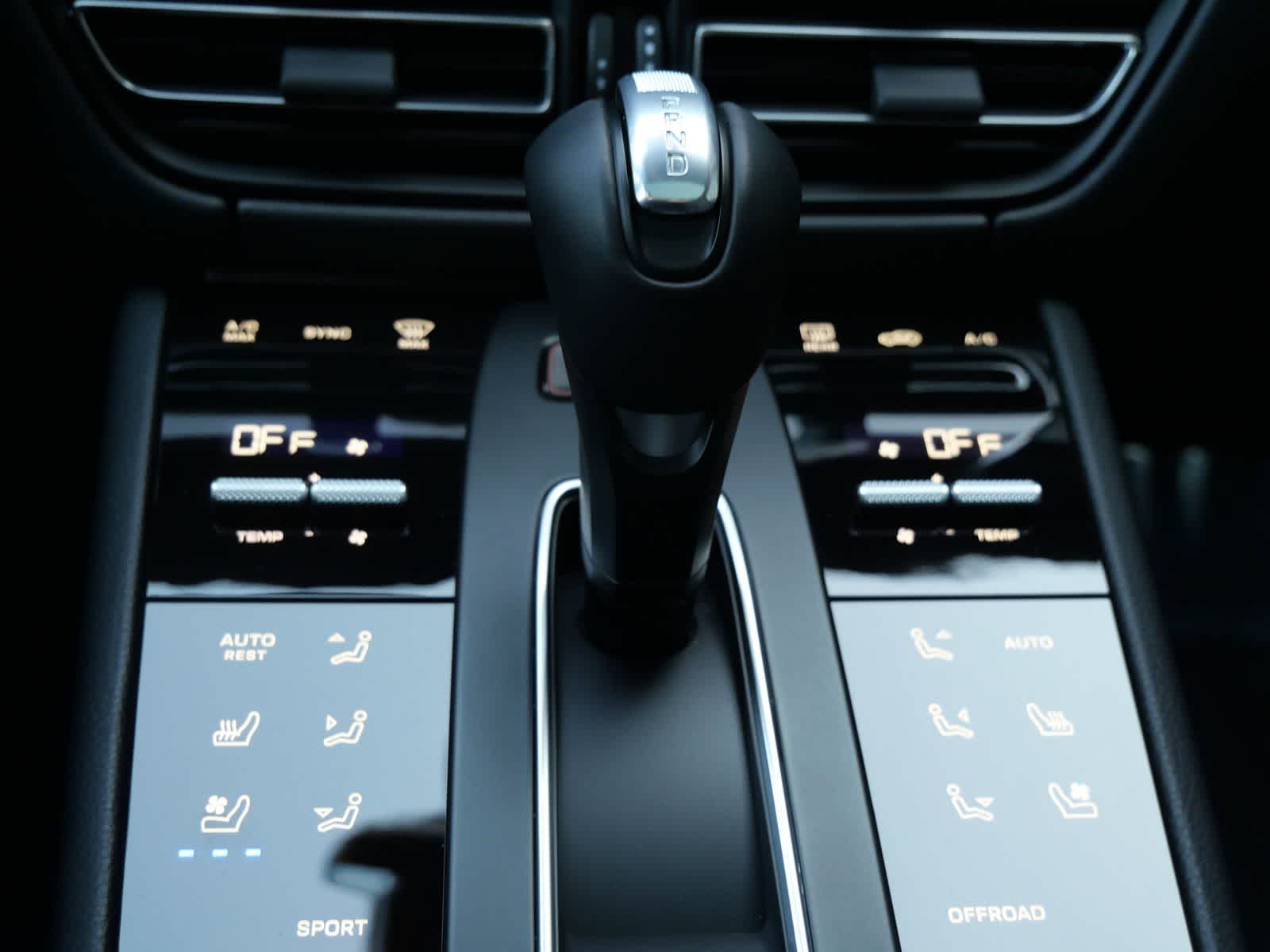 Thumbnail: 2026 Porsche Macan - 18