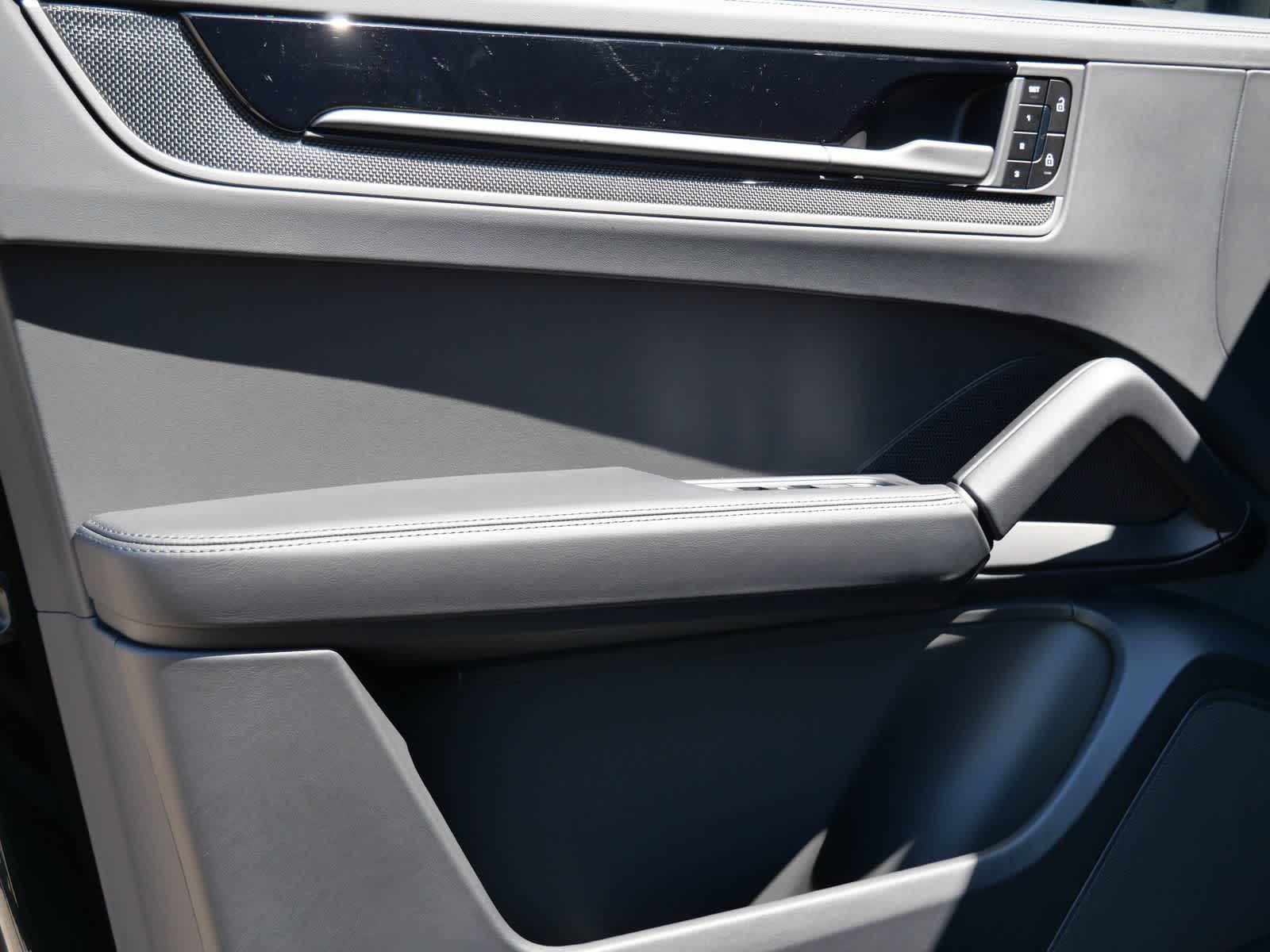 Thumbnail: 2026 Porsche Cayenne - 9