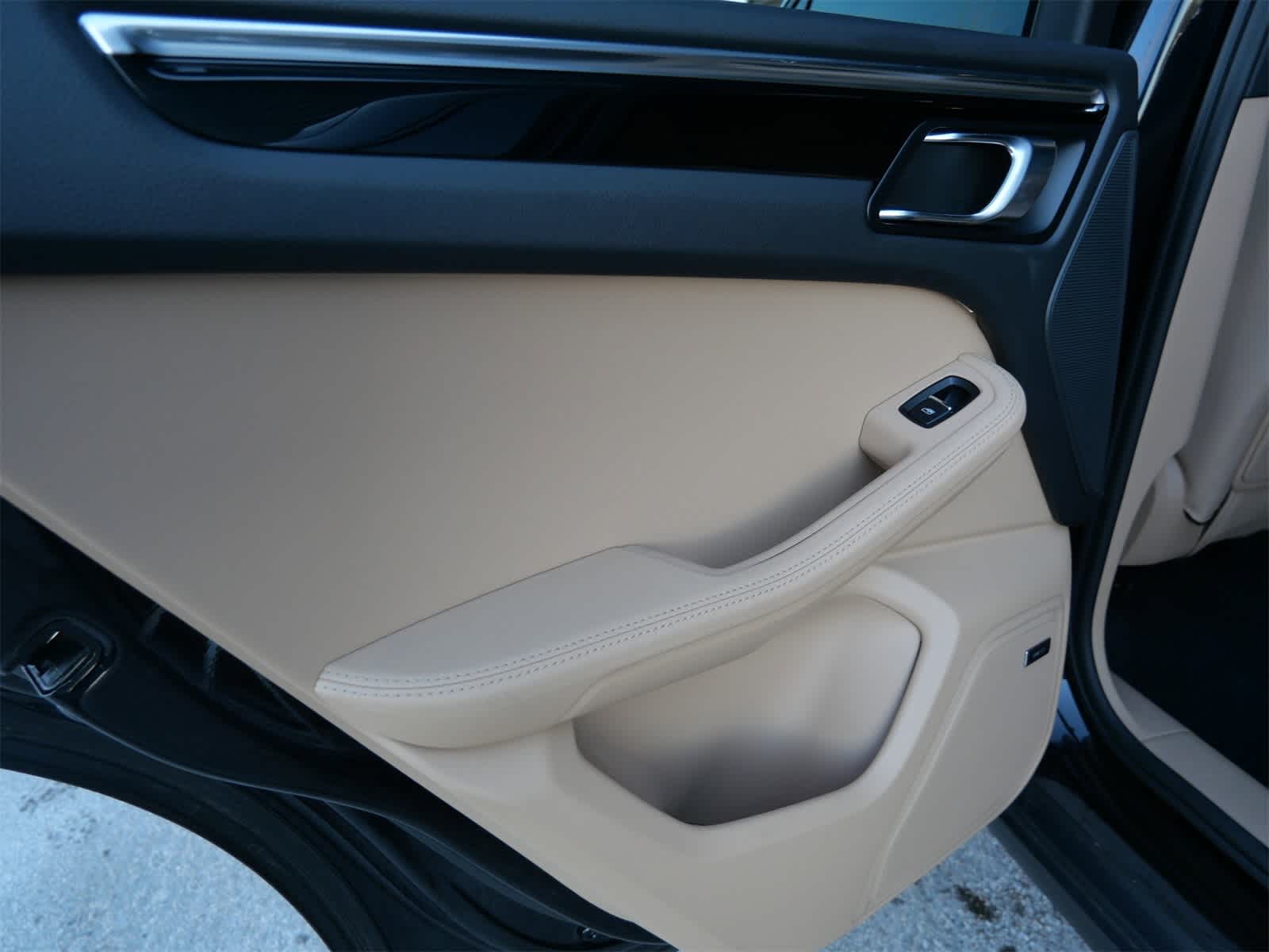 Thumbnail: 2025 Porsche Macan - 12