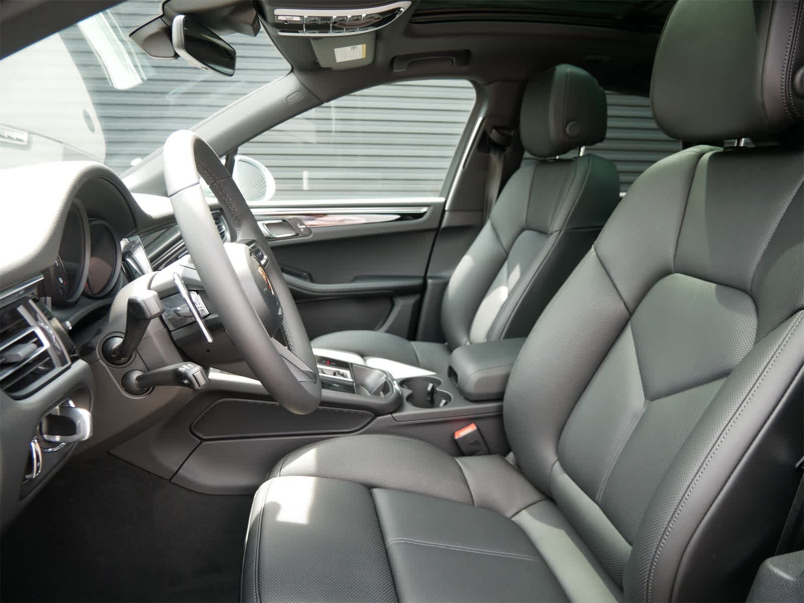 Thumbnail: 2026 Porsche Macan - 5