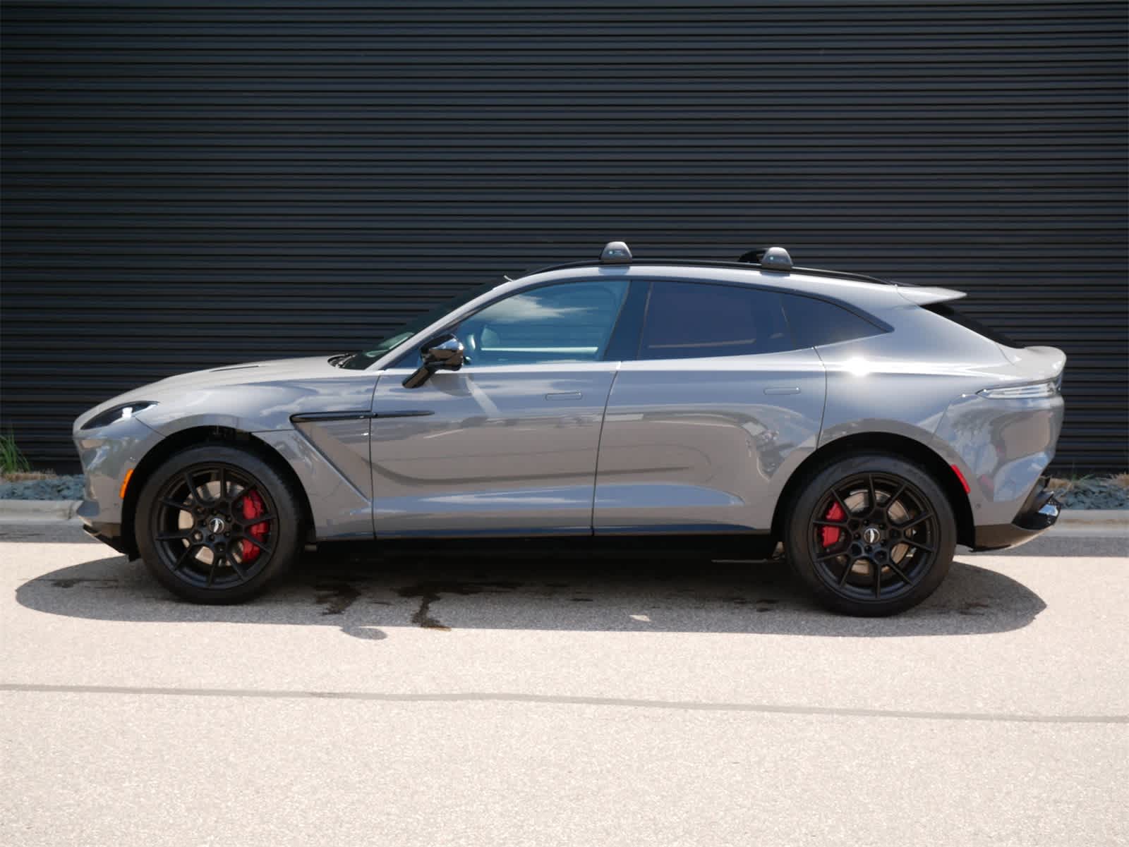Thumbnail: 2021 Aston Martin DBX - 2
