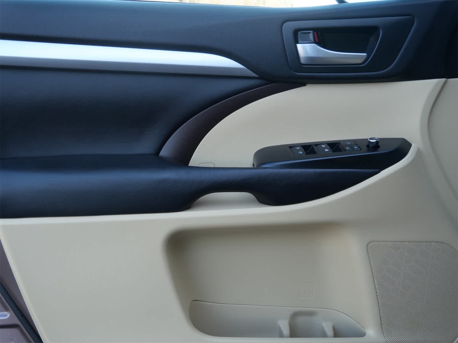 Thumbnail: 2017 Toyota Highlander - 9