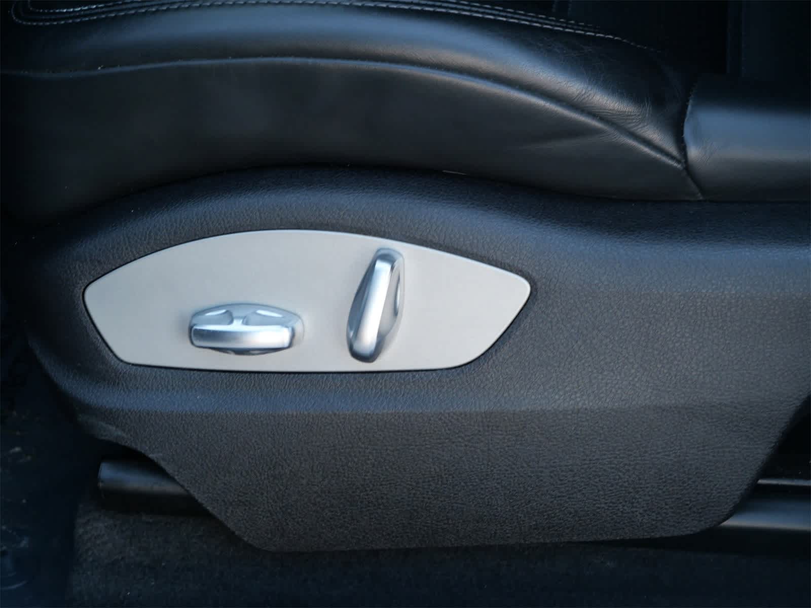 Thumbnail: 2021 Porsche Macan - 10