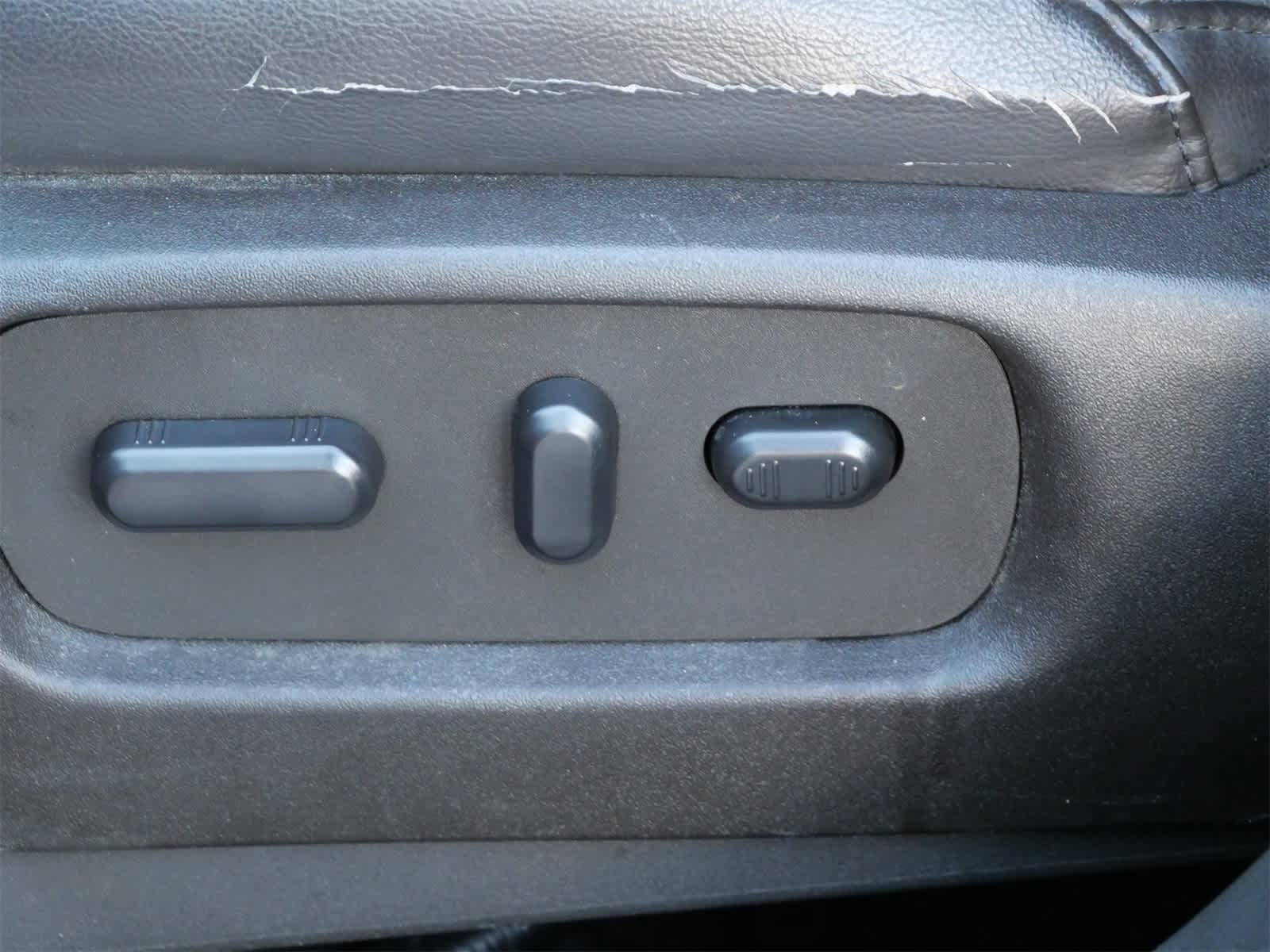 Thumbnail: 2015 Ford Explorer - 10