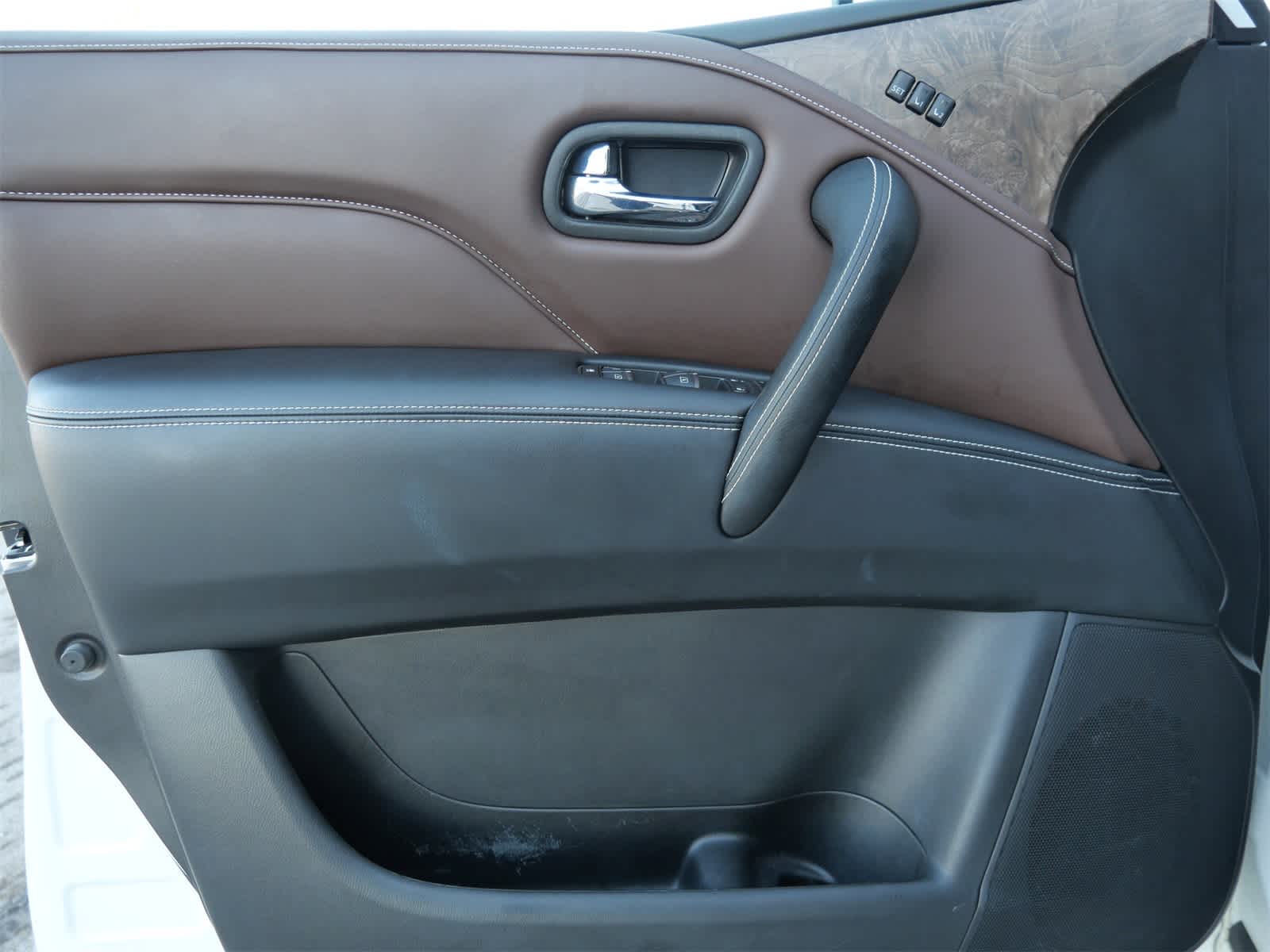 Thumbnail: 2023 INFINITI QX80 - 9