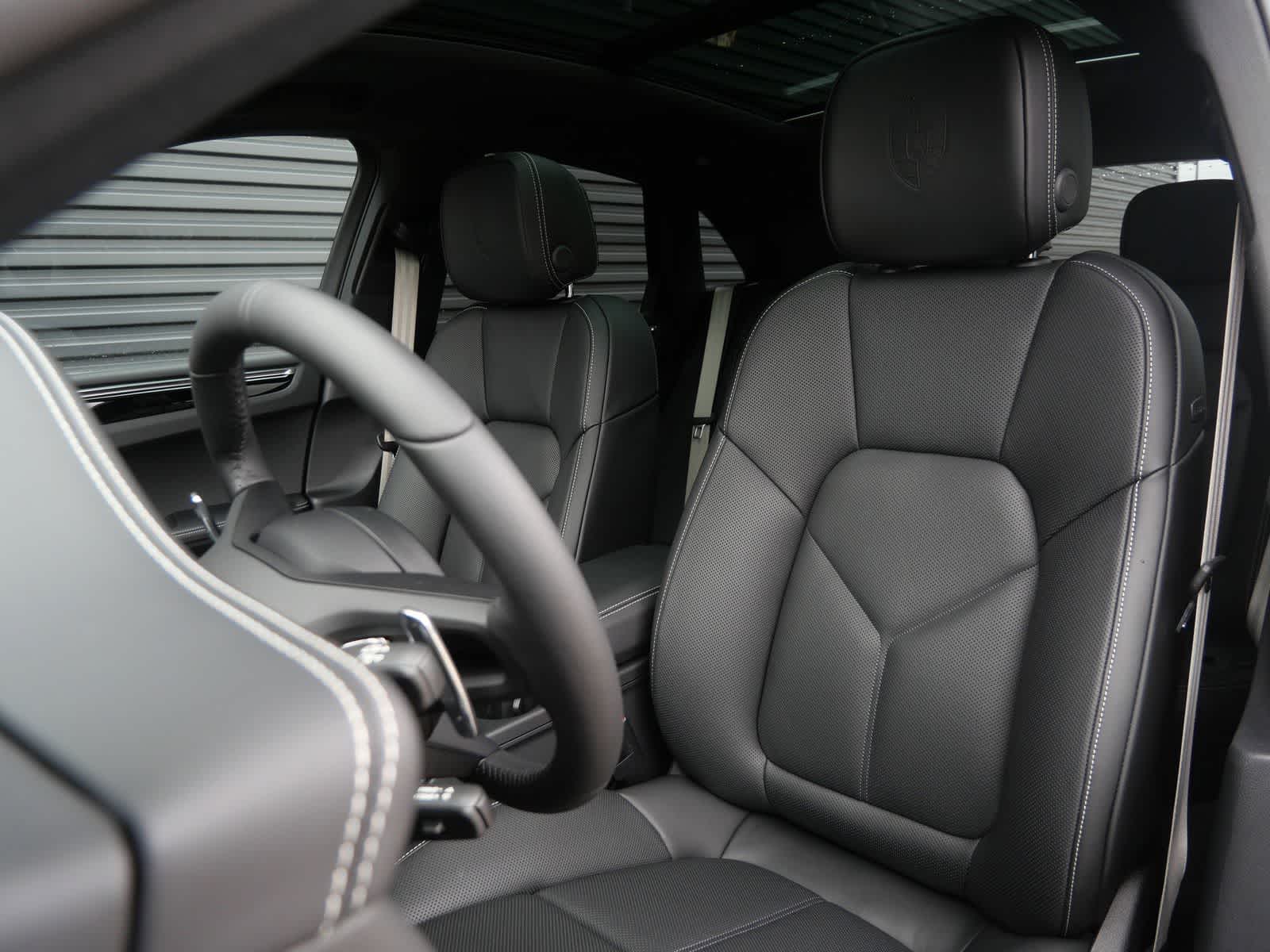 Thumbnail: 2026 Porsche Macan - 5