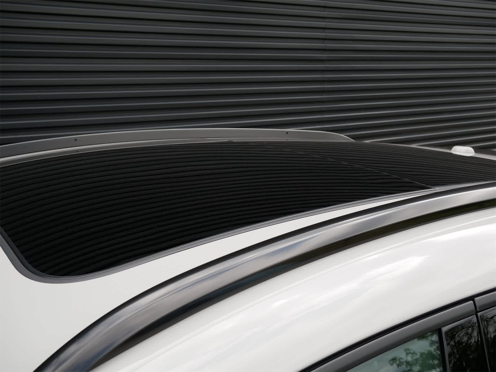Thumbnail: 2025 Porsche Macan - 21