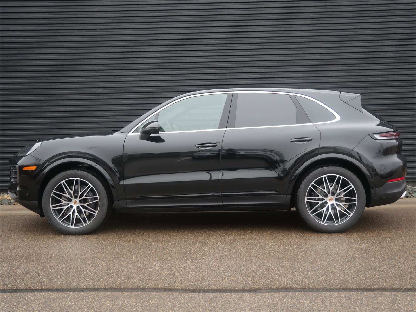 Thumbnail: 2025 Porsche Cayenne - 2