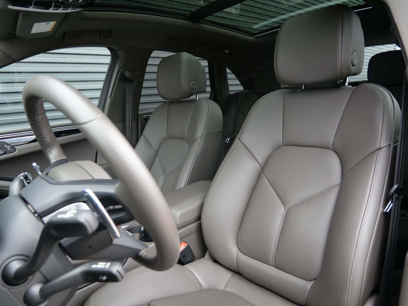 Thumbnail: 2025 Porsche Macan - 5