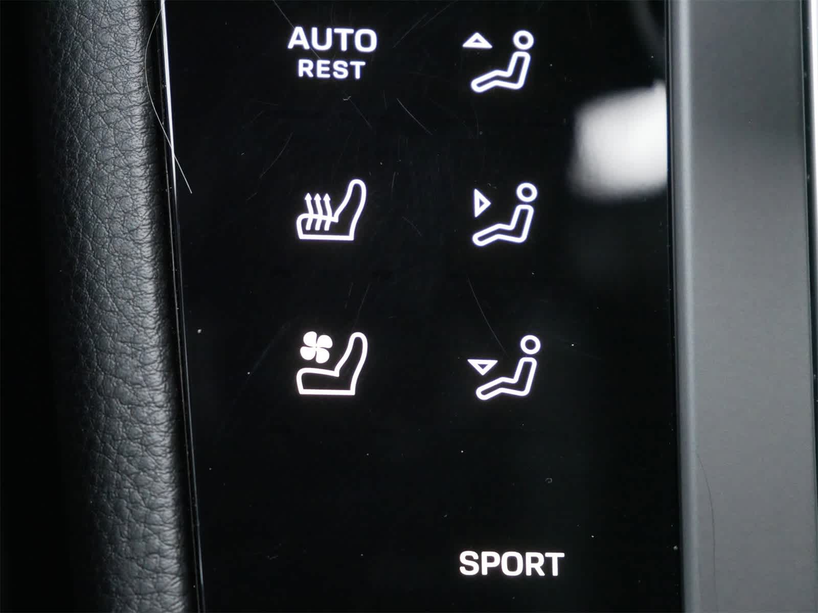 Thumbnail: 2025 Porsche Macan - 19