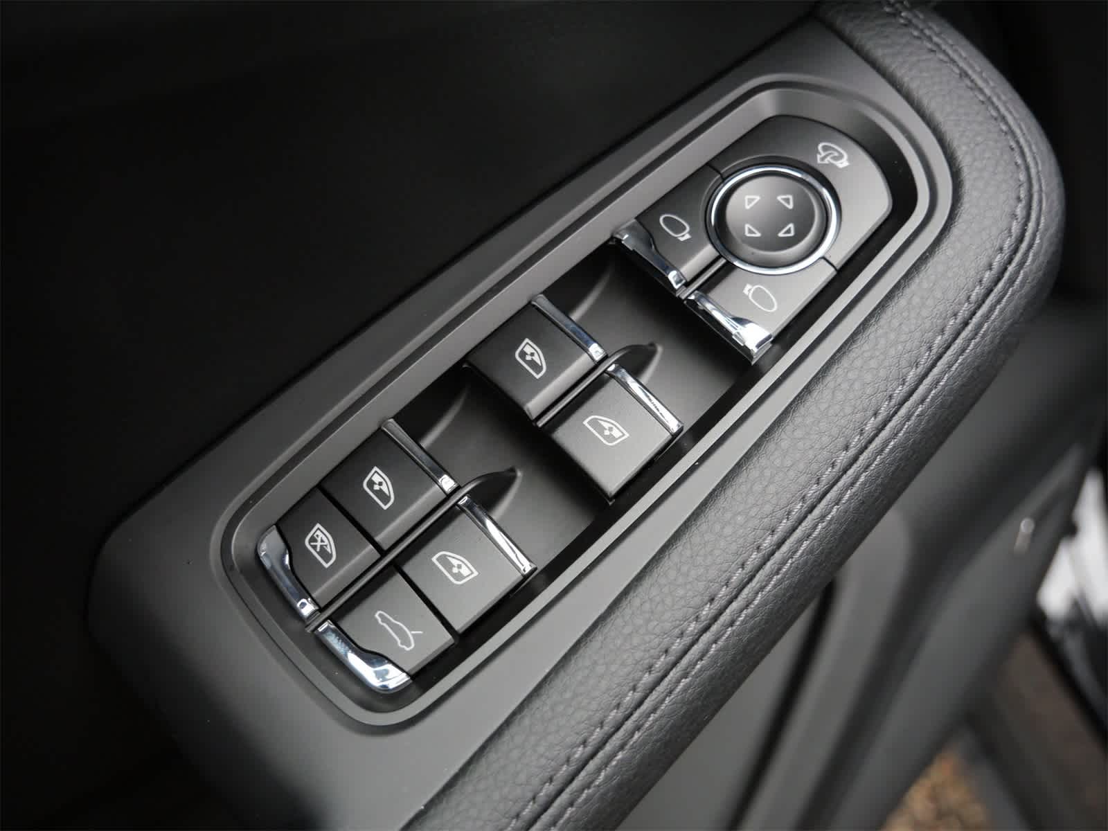 Thumbnail: 2026 Porsche Macan - 11