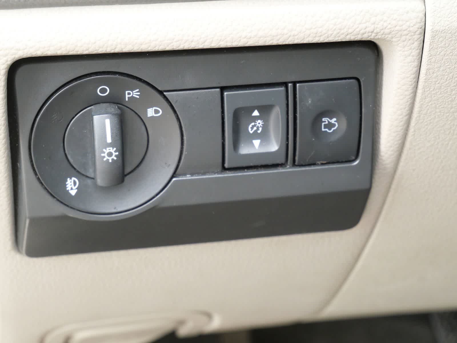 Thumbnail: 2010 Ford Fusion - 13
