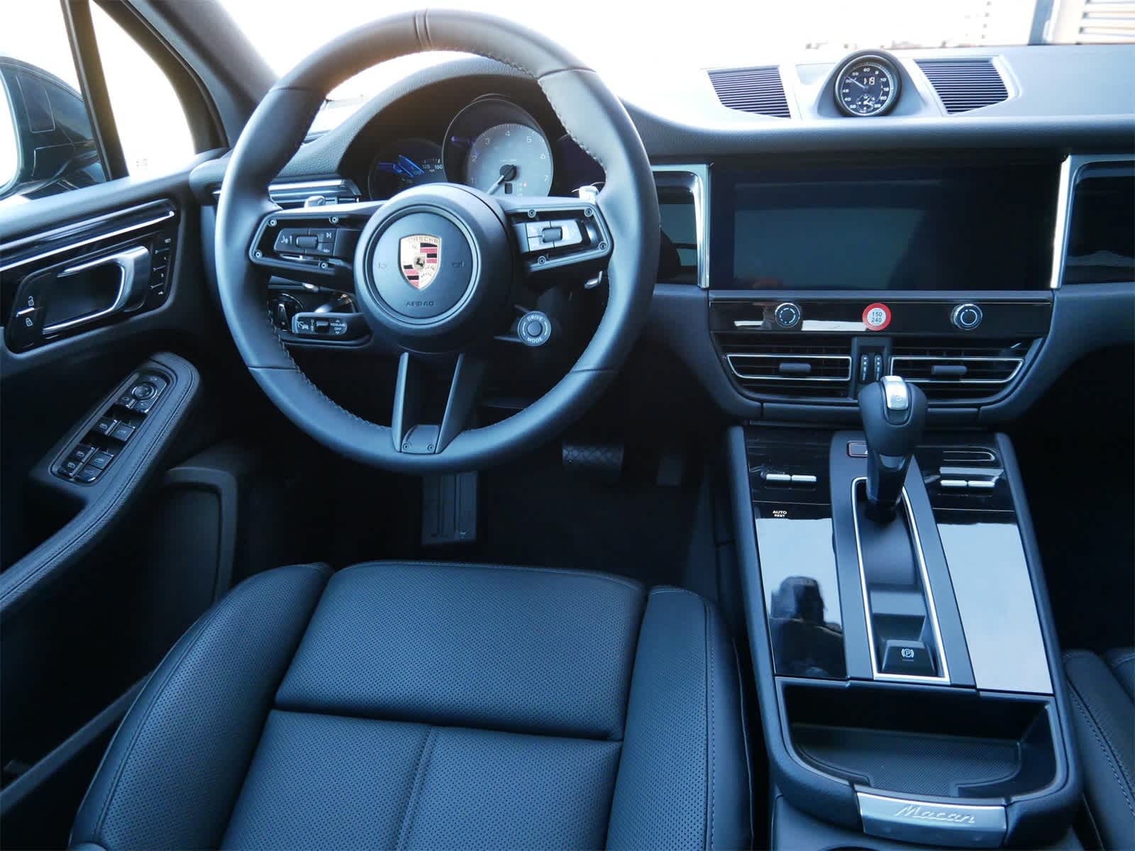 Thumbnail: 2026 Porsche Macan - 15