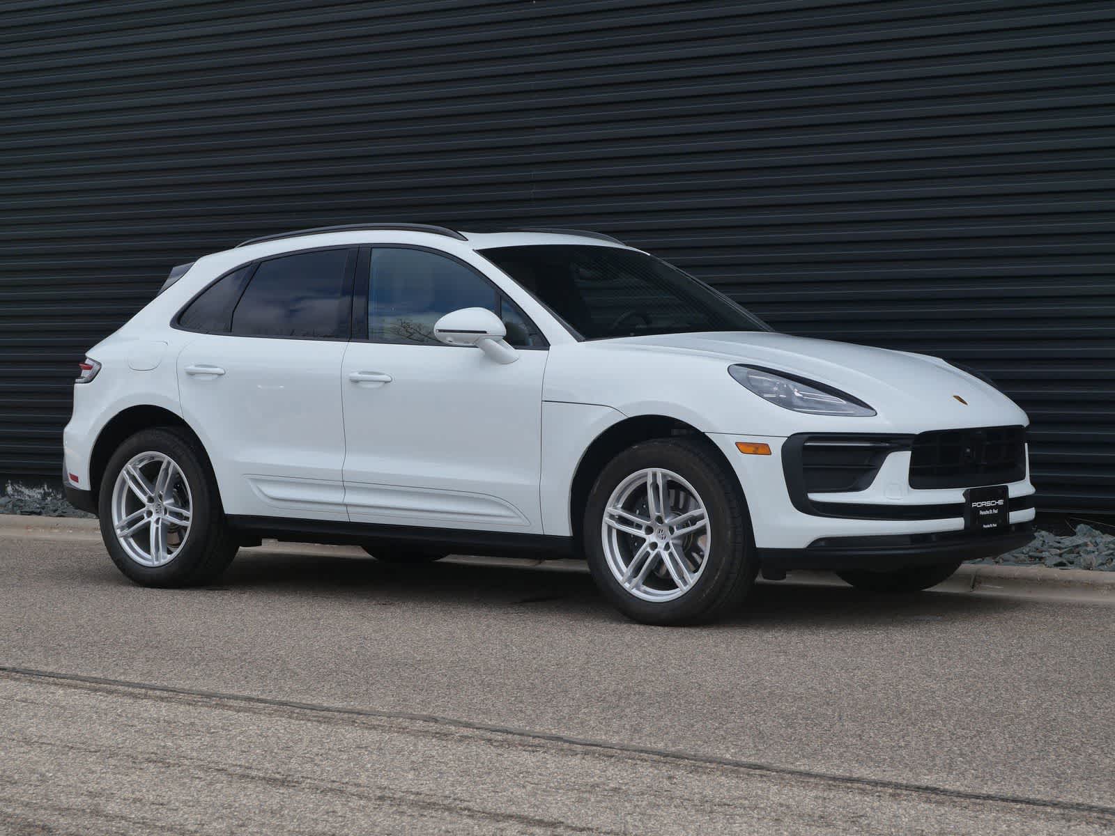 Thumbnail: 2026 Porsche Macan - 27