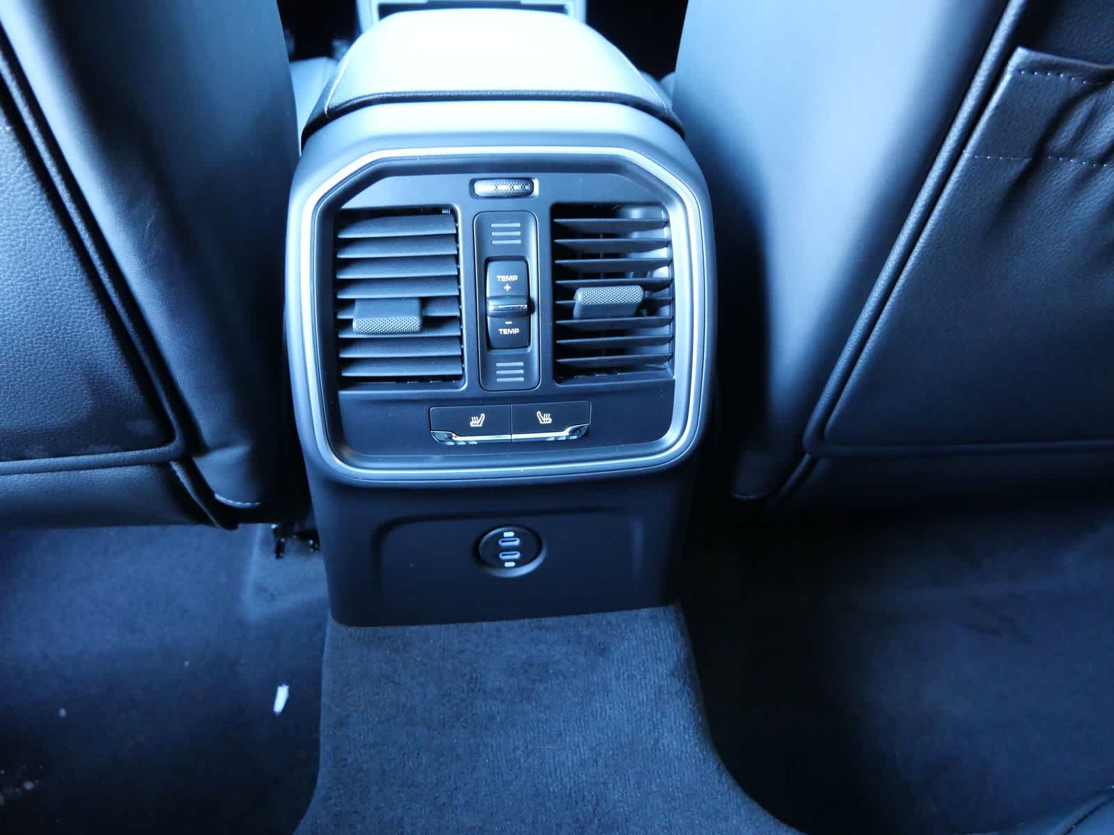 Thumbnail: 2026 Porsche Macan - 13