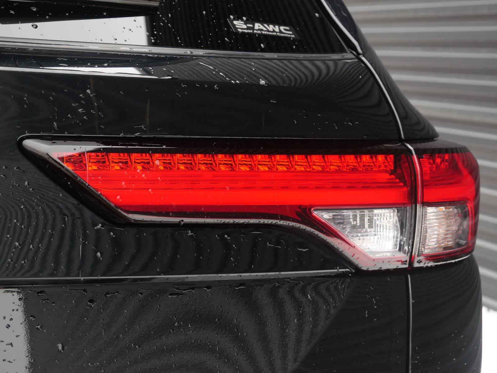 Thumbnail: 2024 Mitsubishi Outlander - 8