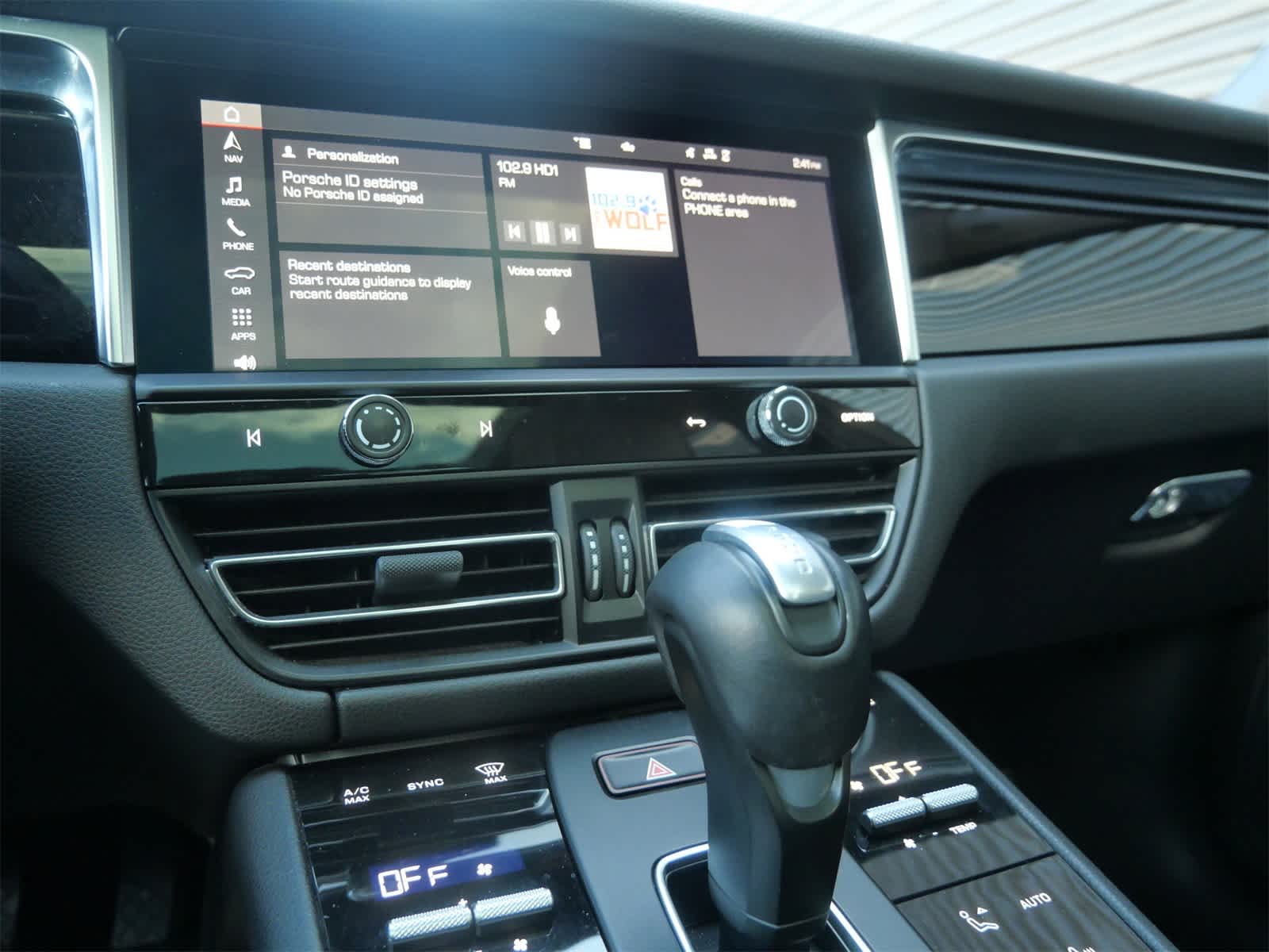 Thumbnail: 2023 Porsche Macan - 17