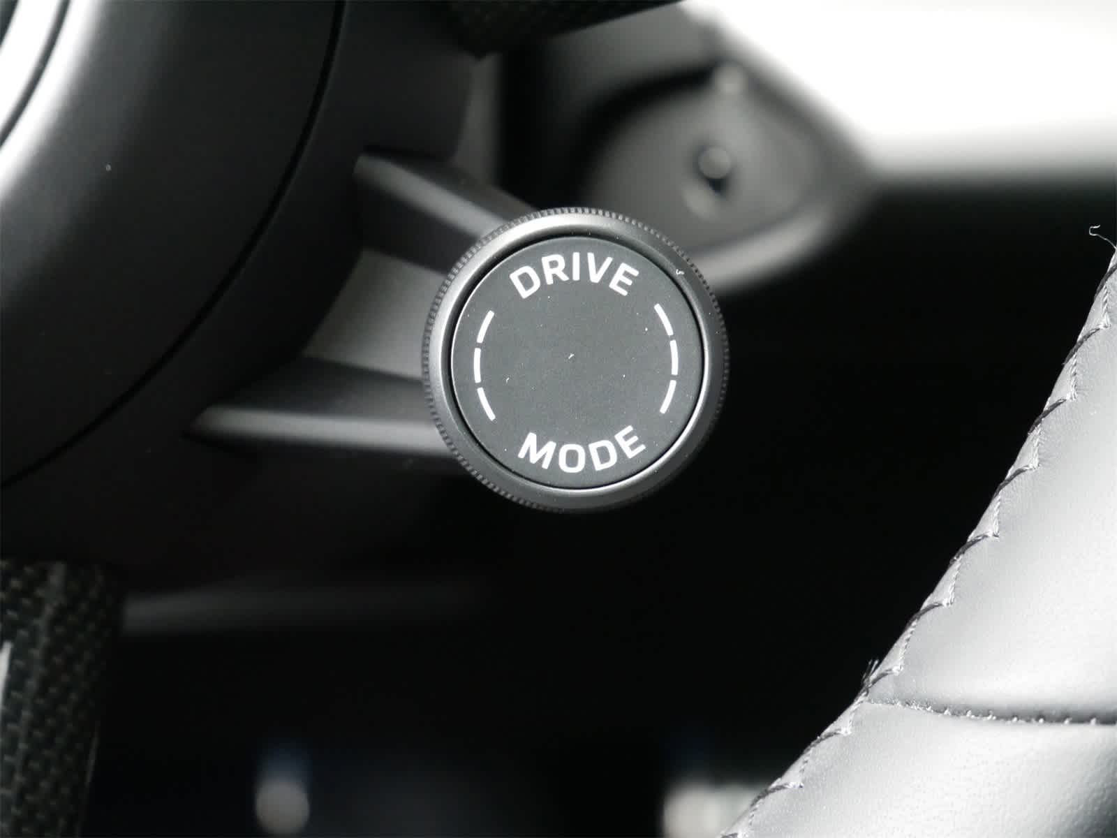 Thumbnail: 2025 Porsche Macan - 15