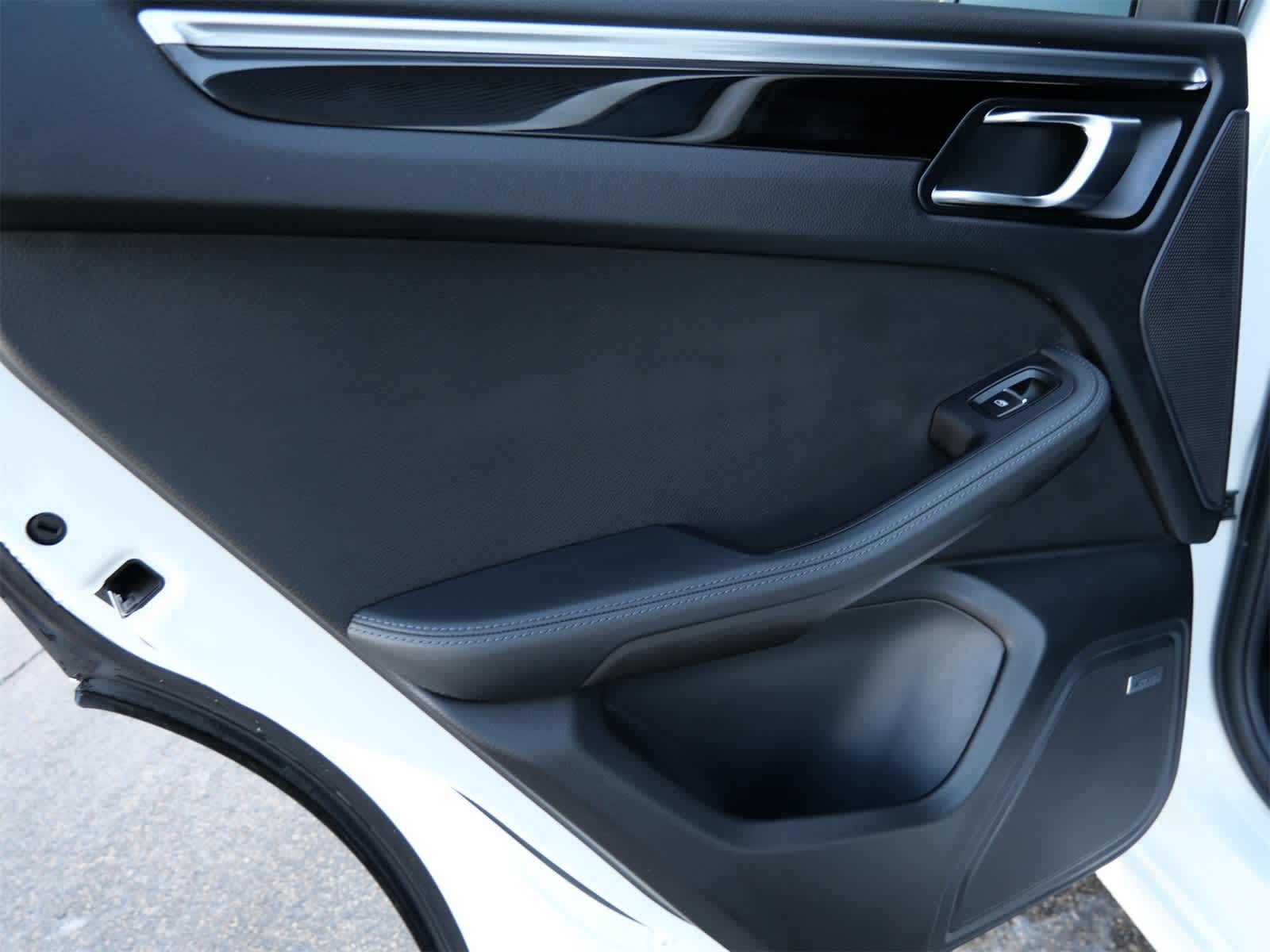 Thumbnail: 2021 Porsche Macan - 13