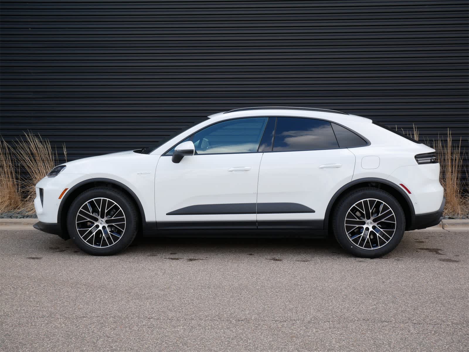 Thumbnail: 2025 Porsche Macan - 2