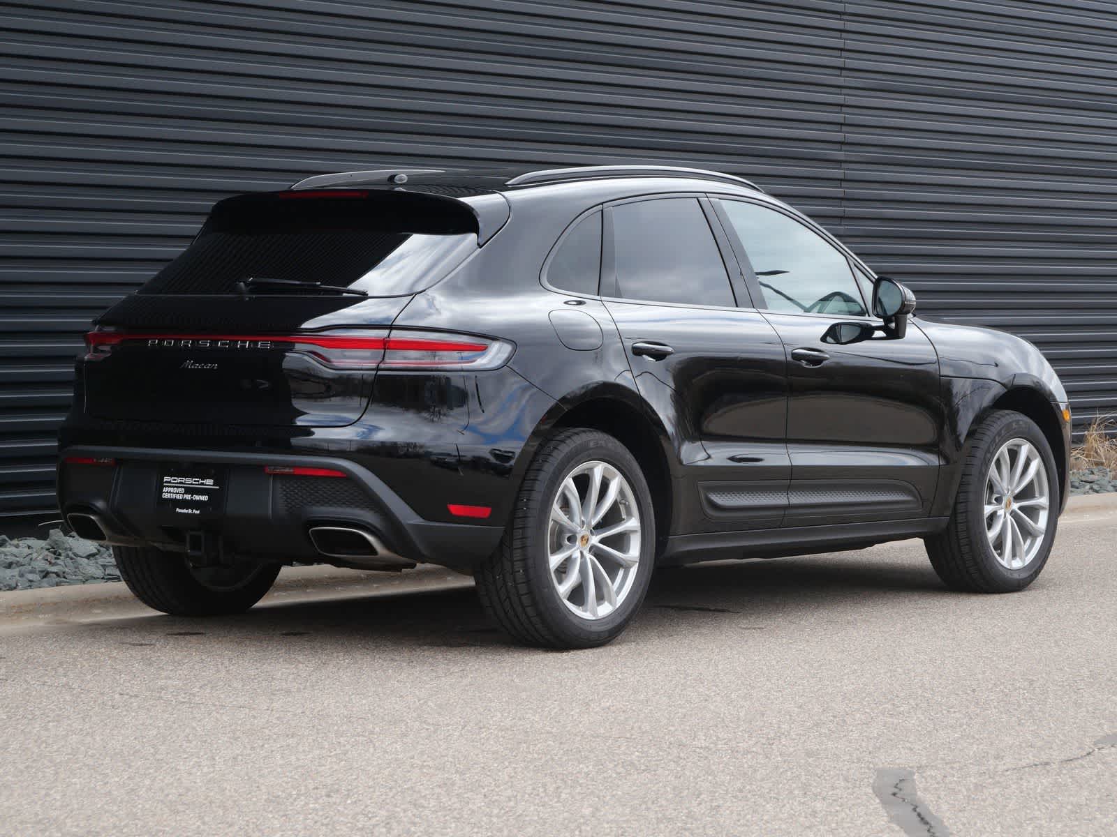 Thumbnail: 2026 Porsche Macan - 25
