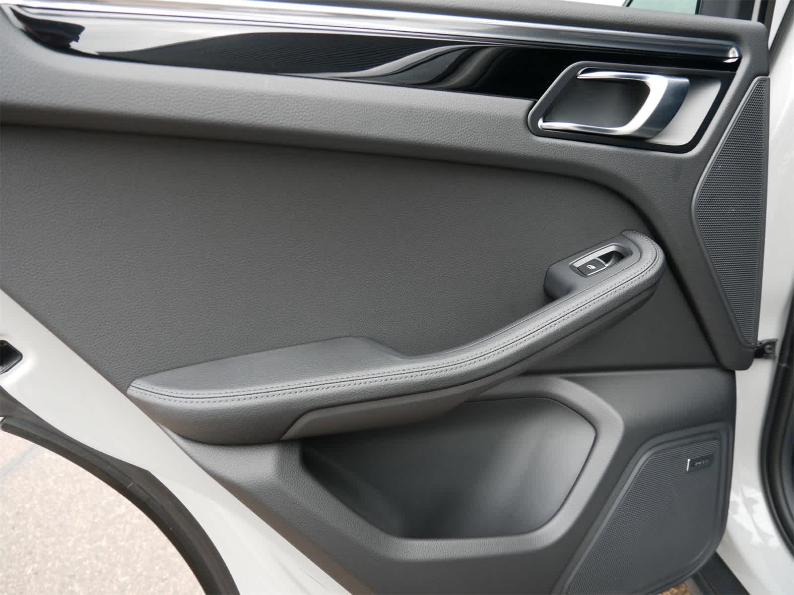 Thumbnail: 2025 Porsche Macan - 11