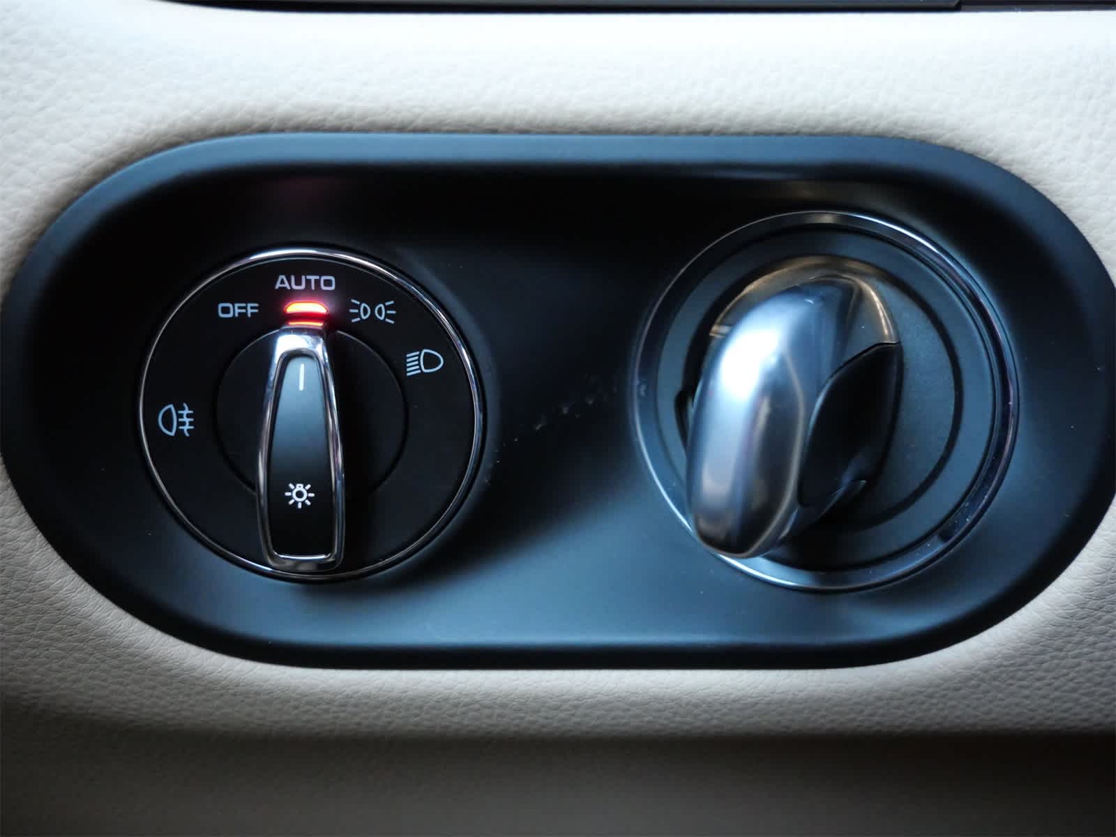 Thumbnail: 2025 Porsche Macan - 20