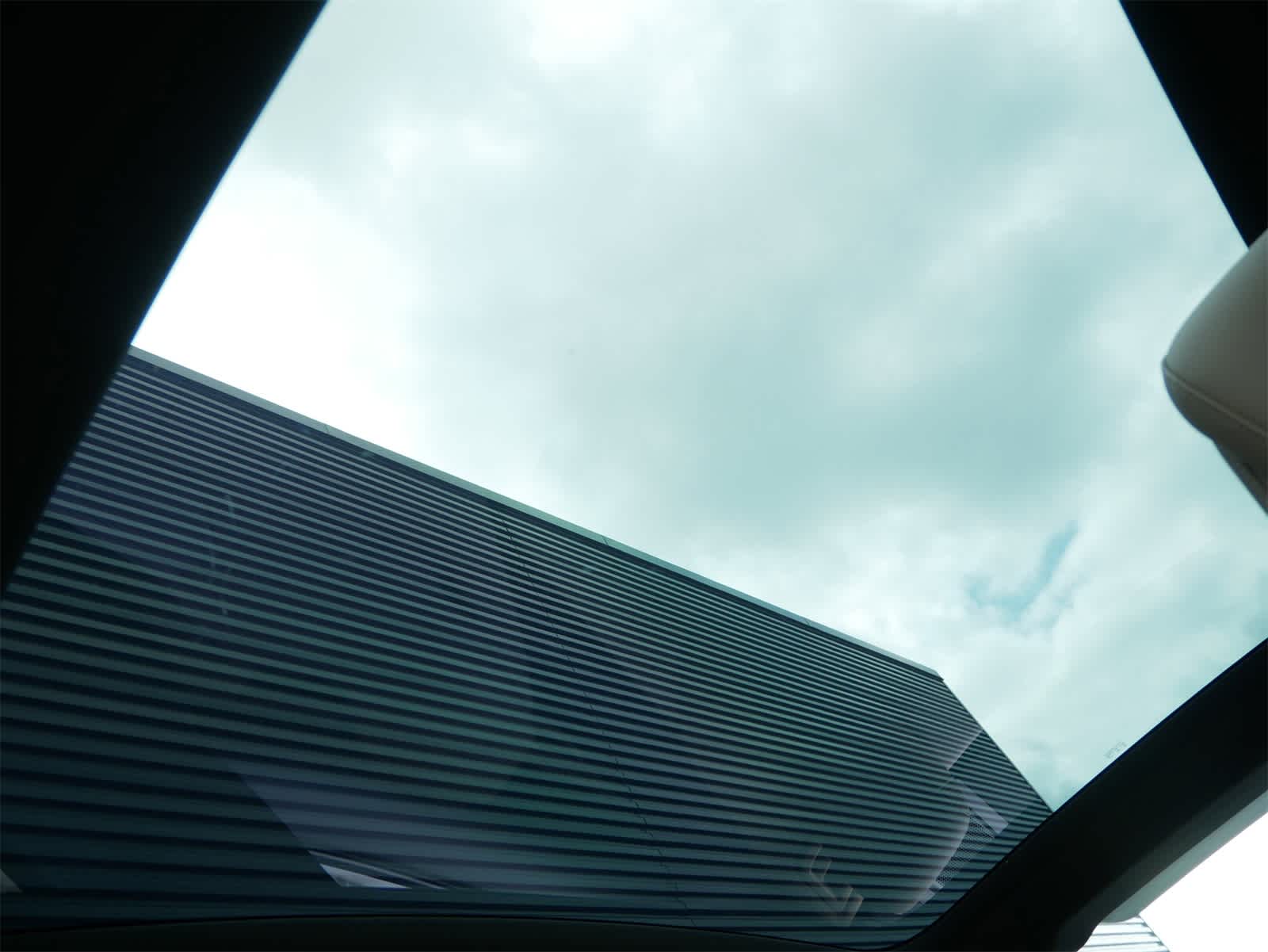 Thumbnail: 2022 Porsche Taycan - 15